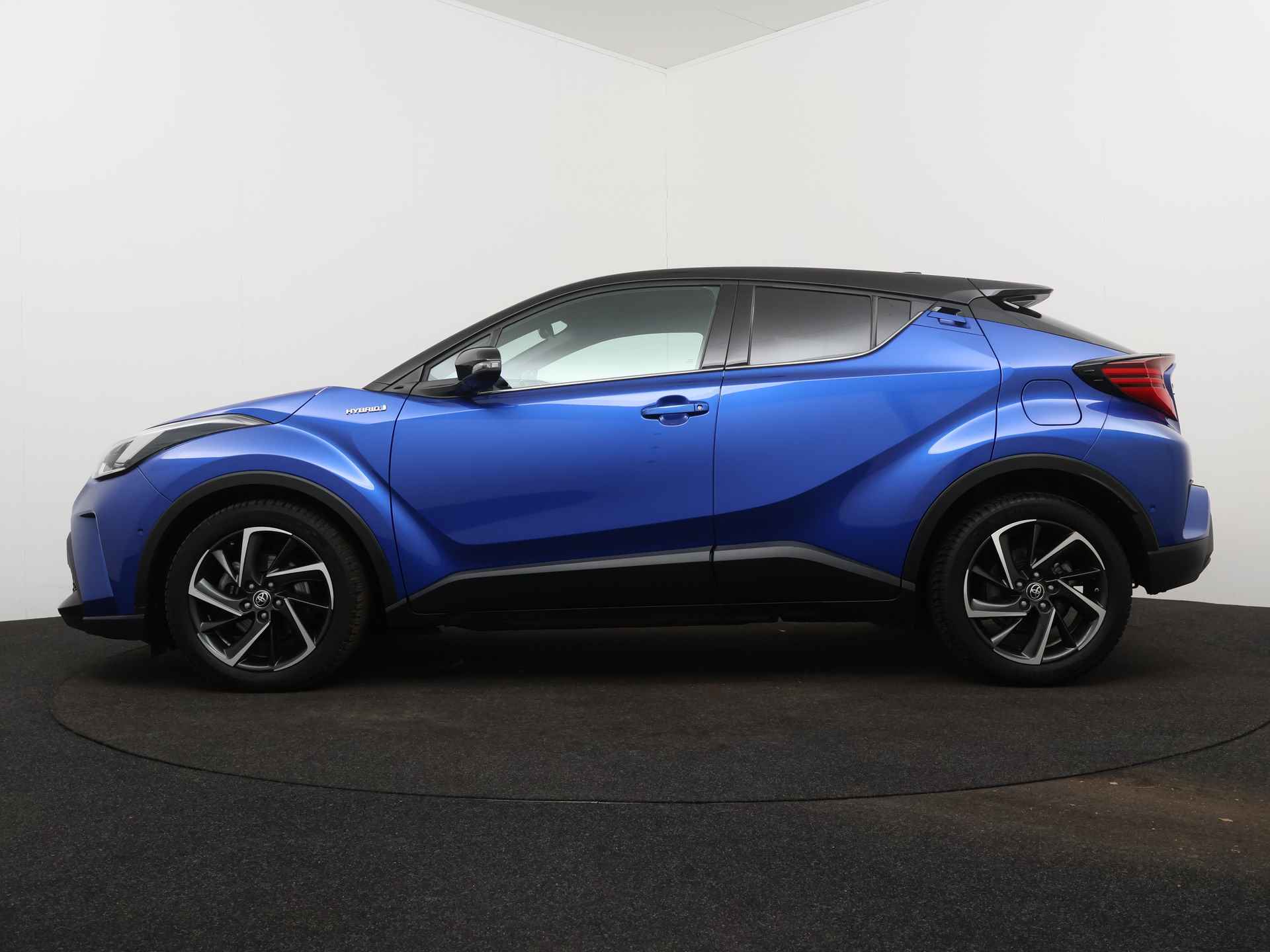 Toyota C-HR 1.8 Hybrid Bi-Tone Limited | JBL | Afneembare Trekhaak | Stuur-/Stoelverwarming | Parkeerhulp | Navigatie | LED | * - 4/47