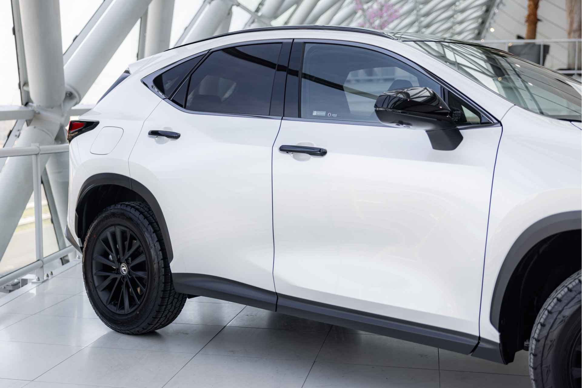 Lexus NX 450h+ AWD Overtrail Line Limited | Adaptive Suspension |  Stoelverwarming & Koeling | Panoramic View | - 55/65