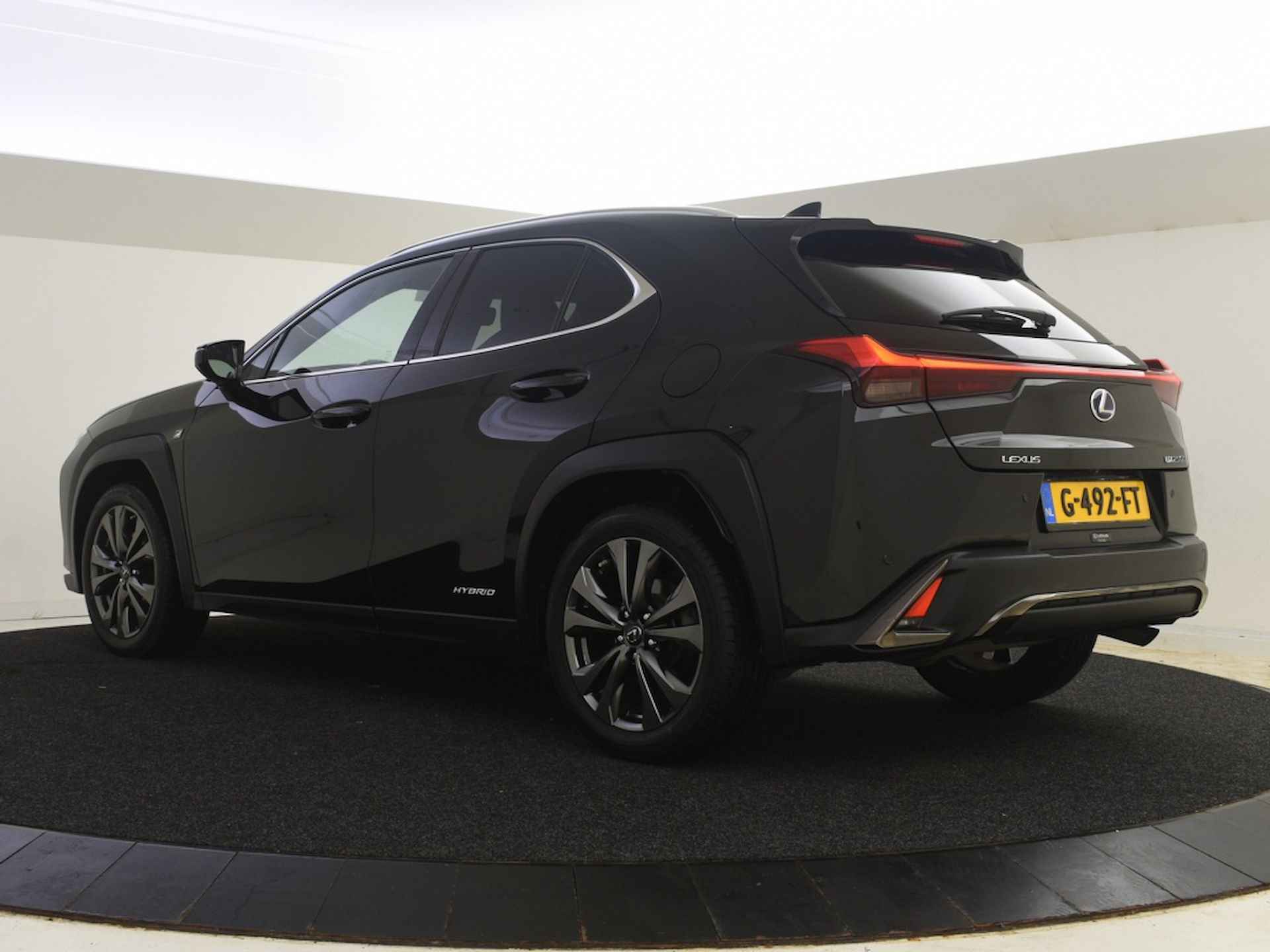 Lexus UX 250h F Sport Line | PDC V+A | Stuur en Stoelverwarming - 3/51