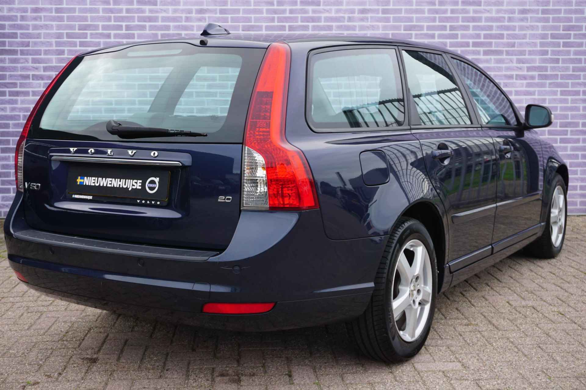 Volvo V50 2.0 Limited Edition | Stoelverwarming | Leder | automatisch dimmende binnenspiegel | Navigatie | Parkeersensoren | Regensensor | - 4/22