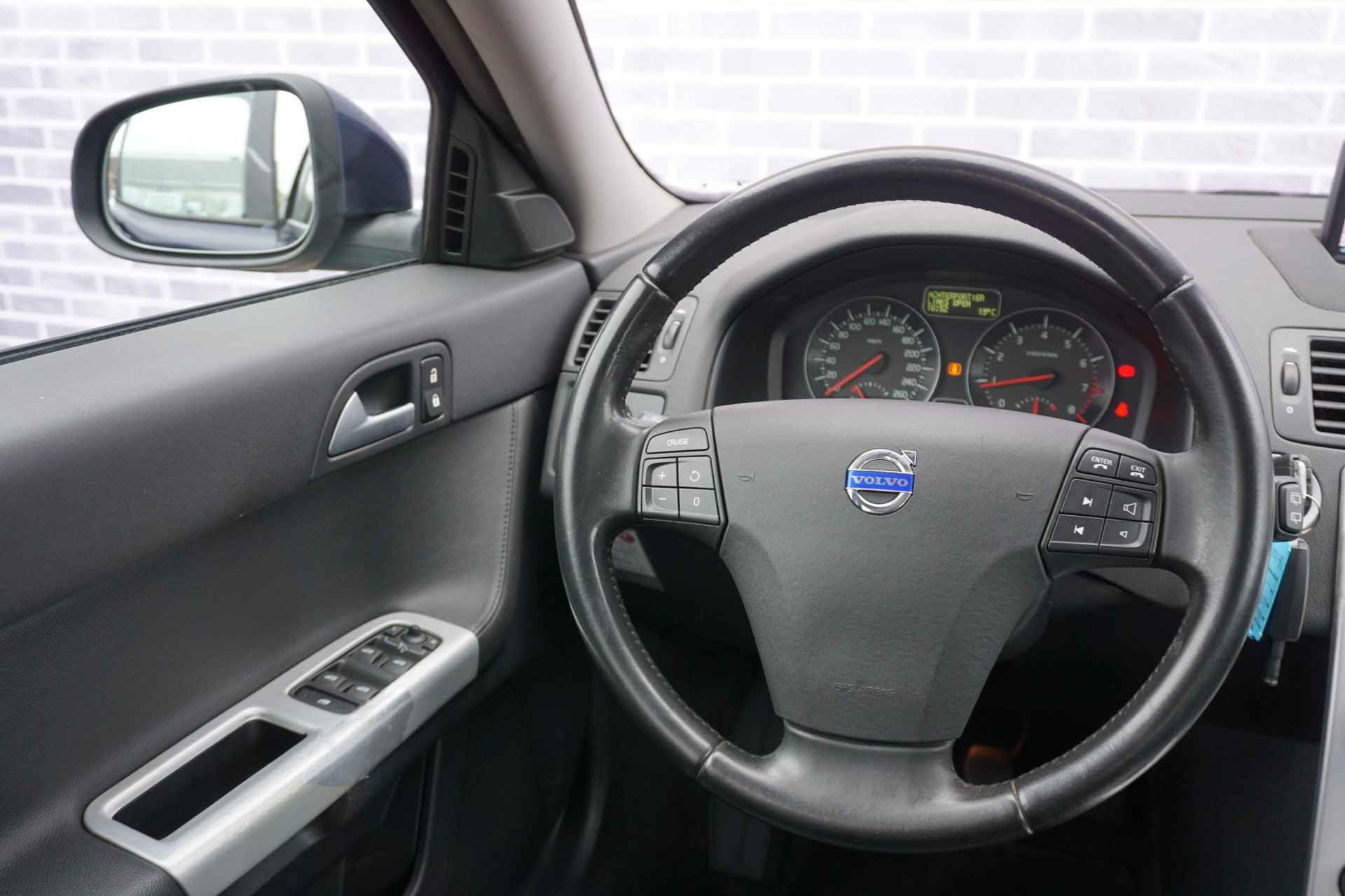 Volvo V50 2.0 Limited Edition | Stoelverwarming | Leder | automatisch dimmende binnenspiegel | Navigatie | Parkeersensoren | Regensensor | - 20/22