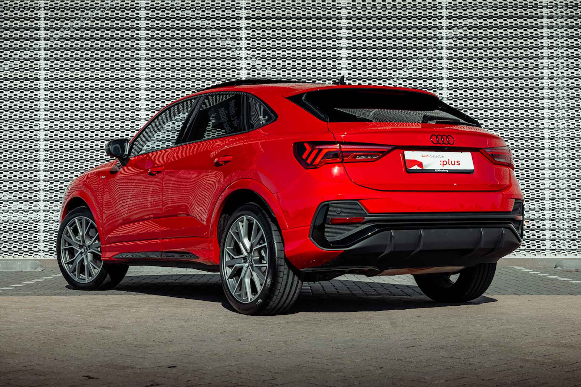 Audi Q3 Sportback 45 TFSI e 245pk s-tronic S Line | Panoramadak | Trekhaak | SONOS | Memory | 20" LM velgen | Comfortsleutel | Adaptive cruise control | Leder-Dinamica - 5/36