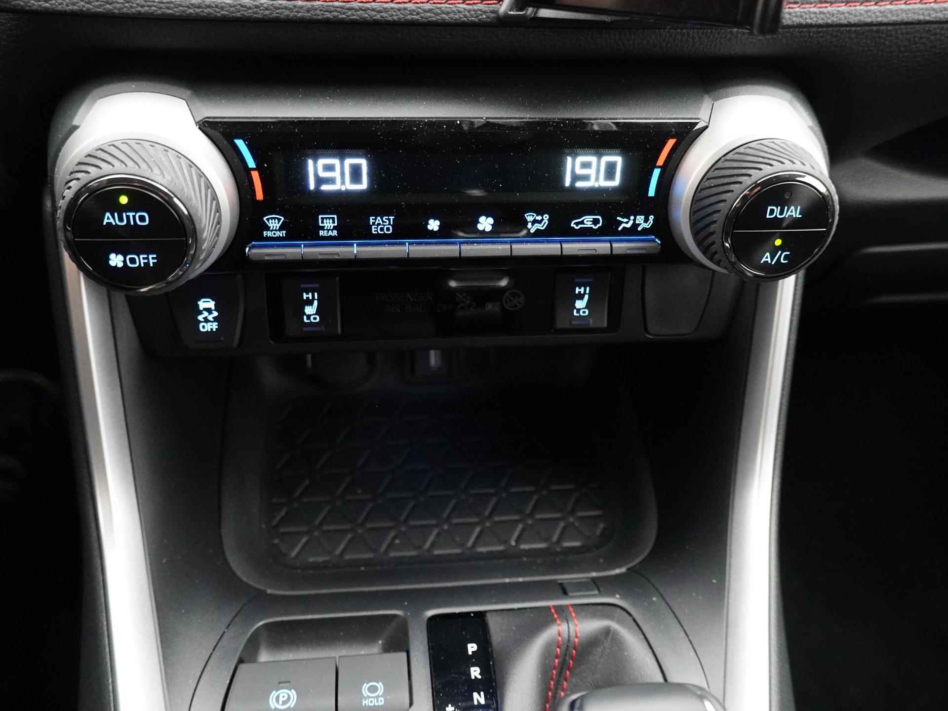Toyota RAV4 2.5 Plug-in Hybrid AWD Dynamic | Elektrische achterklep | 18 Inch Lichtmetalen velgen | Parkeercamera | - 13/31