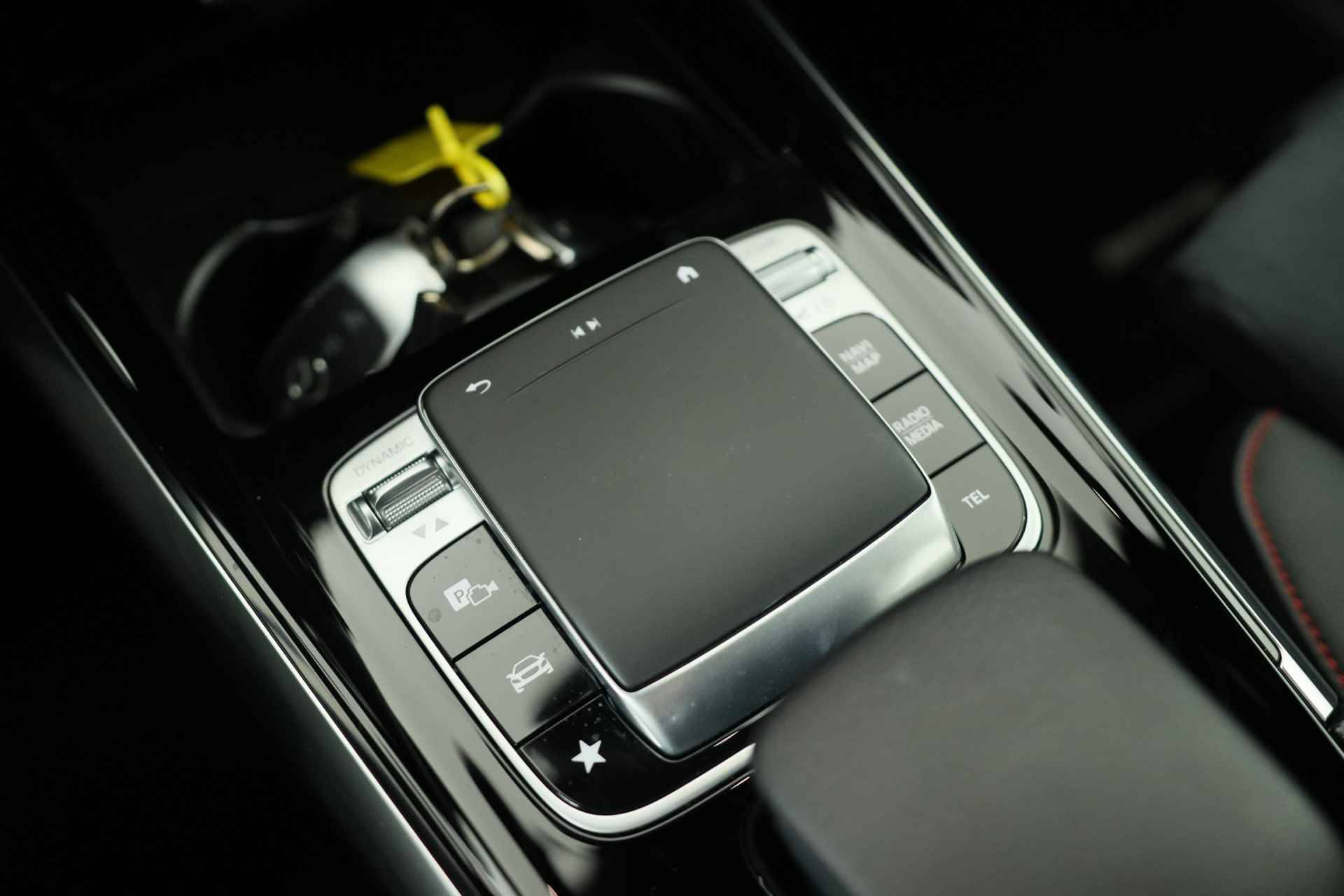 Mercedes-Benz B-Klasse 180 Business Solution AMG | Widescreen | Led | Sportstoelen | Stoelverwarming | Elektr Achterklep | Camera | Navigatie | Climate - 37/38