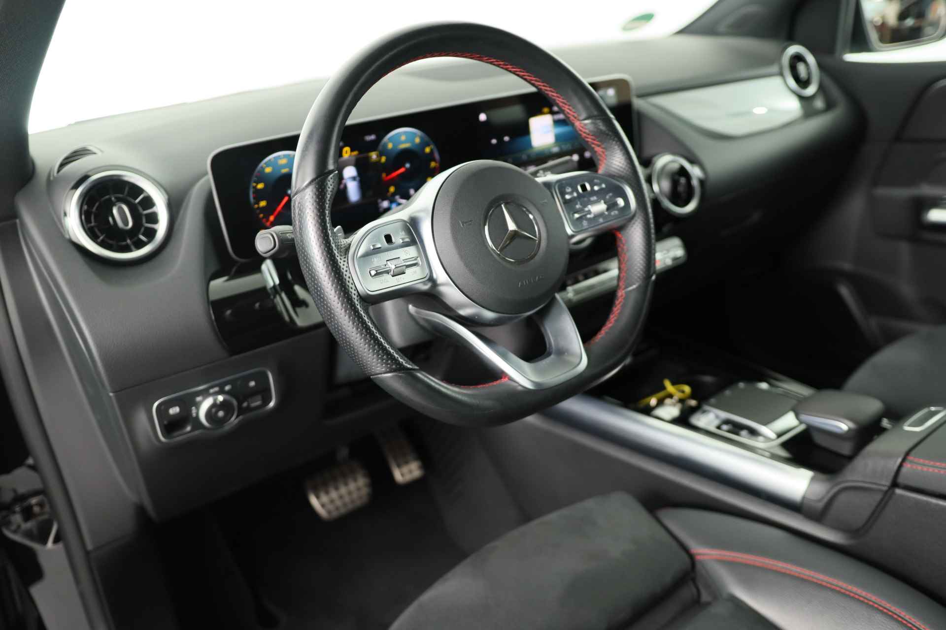 Mercedes-Benz B-Klasse 180 Business Solution AMG | Widescreen | Led | Sportstoelen | Stoelverwarming | Elektr Achterklep | Camera | Navigatie | Climate - 10/38