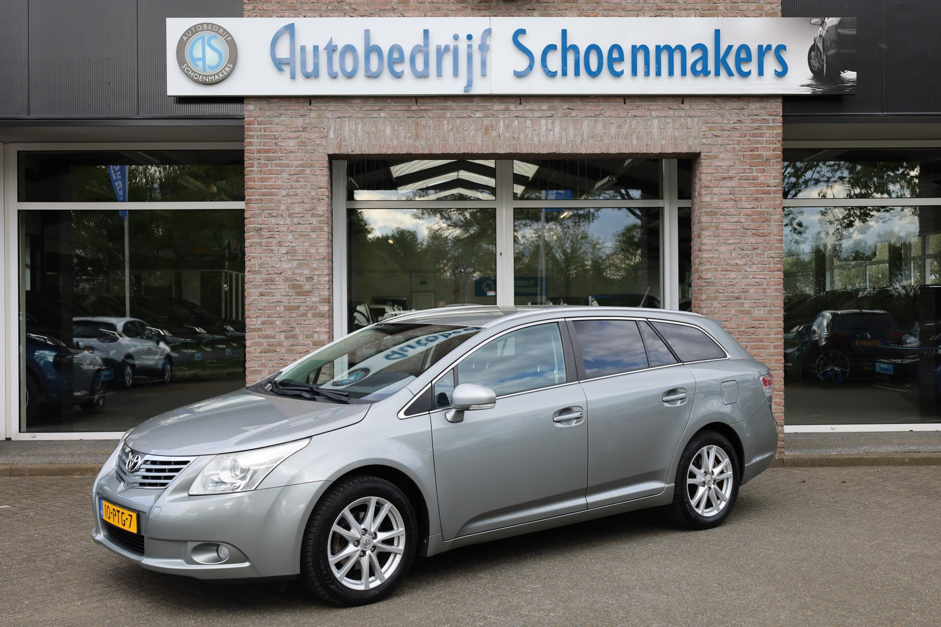 Toyota Avensis Wagon 1.8 VVTi Business CAMERA TREKHAAK NAP NAVI CRUISE CLIMA 17"LMV VOLLEDIG-ONDERHOUDEN!!