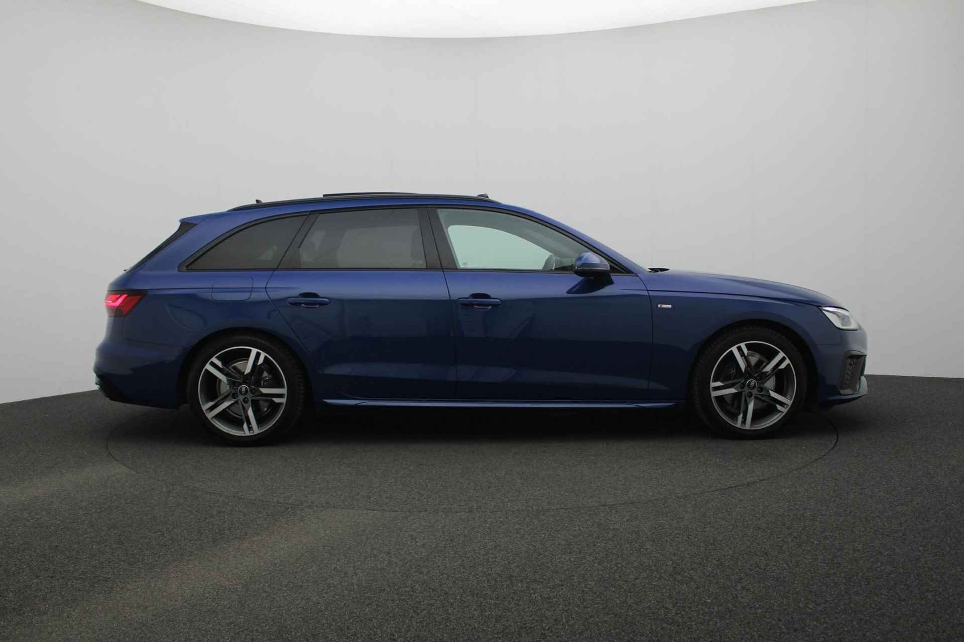 Audi A4 Avant 35 TFSI 150 pk S-tronic S edition  Competition / S-Line | Panoramadak | Stoelverwarming | Navigatie | Parkeersensoren voor/achter | Sportonderstel - 21/39