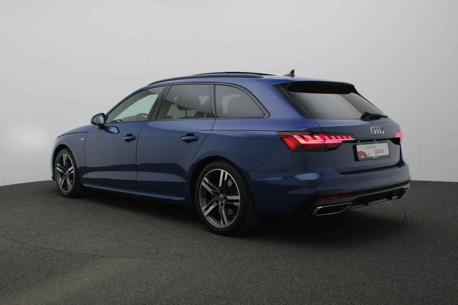 Audi A4 Avant 35 TFSI 150 pk S-tronic S edition  Competition / S-Line | Panoramadak | Stoelverwarming | Navigatie | Parkeersensoren voor/achter | Sportonderstel - 31/39