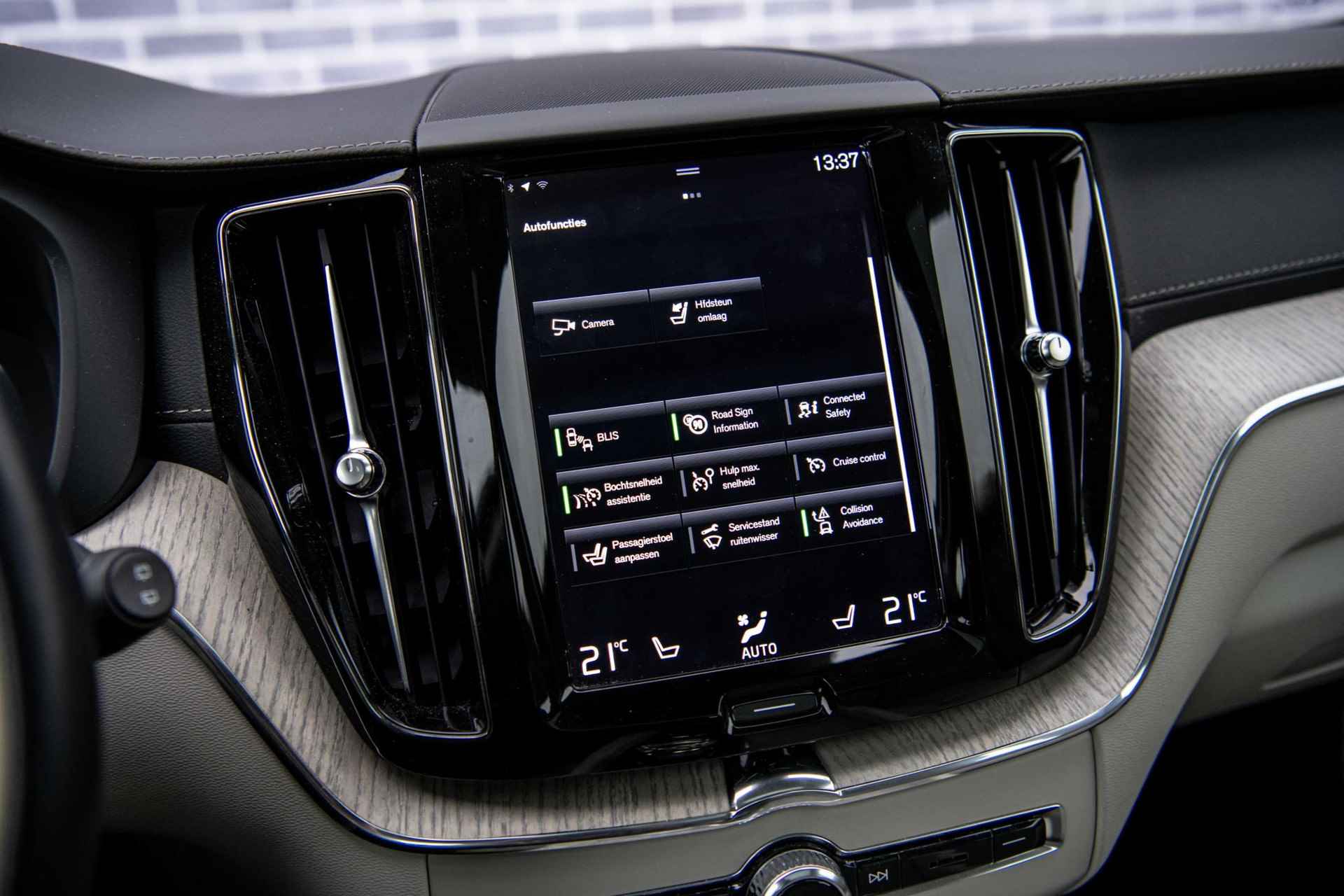 Volvo XC60 2.0 Recharge T6 AWD Inscription Fin. € 846 p/m | Trekhaak | Panoramadak | LED | Power Seats | Park Assist | Keyless | - 23/42
