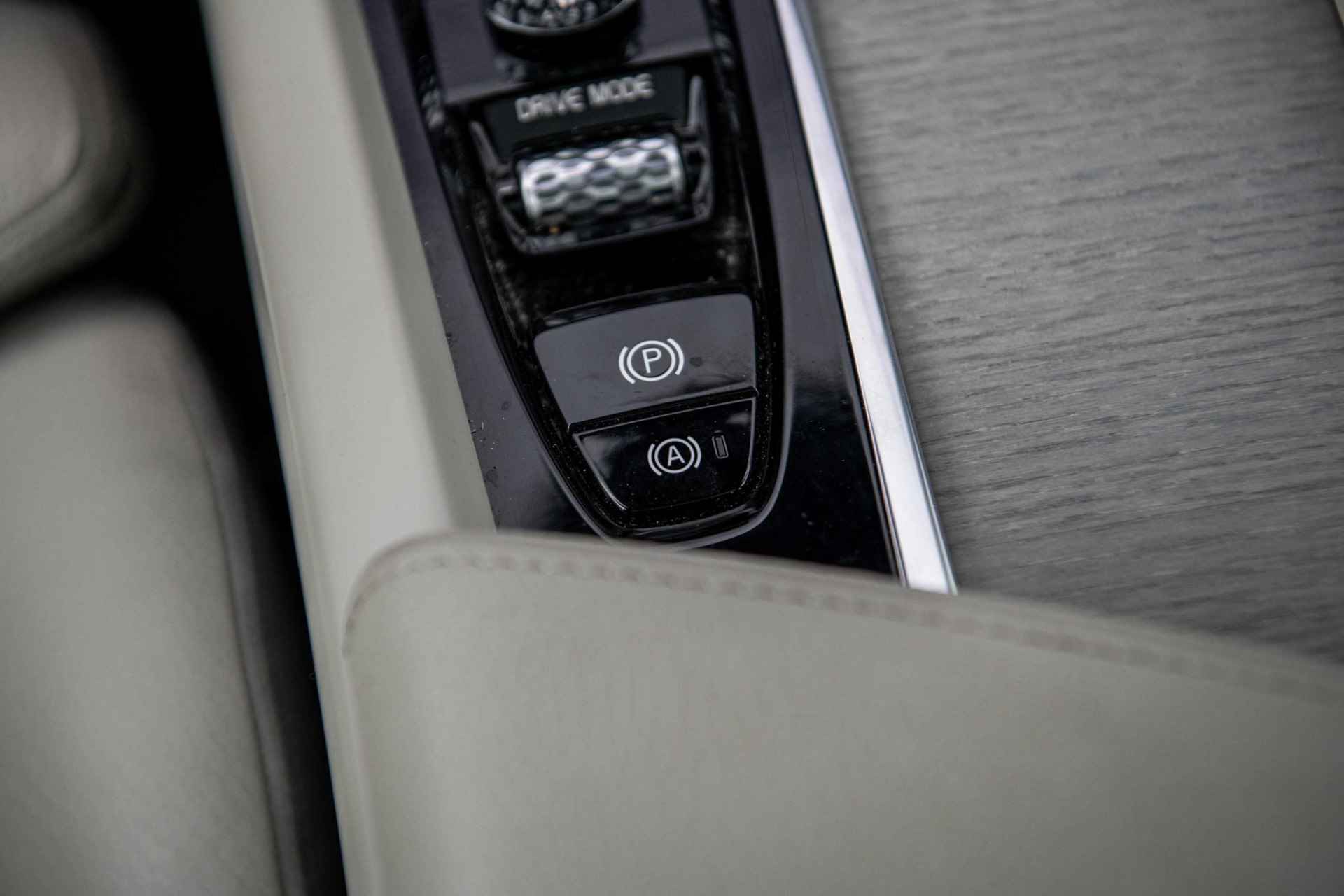 Volvo XC60 2.0 Recharge T6 AWD Inscription Fin. € 846 p/m | Trekhaak | Panoramadak | LED | Power Seats | Park Assist | Keyless | - 28/42