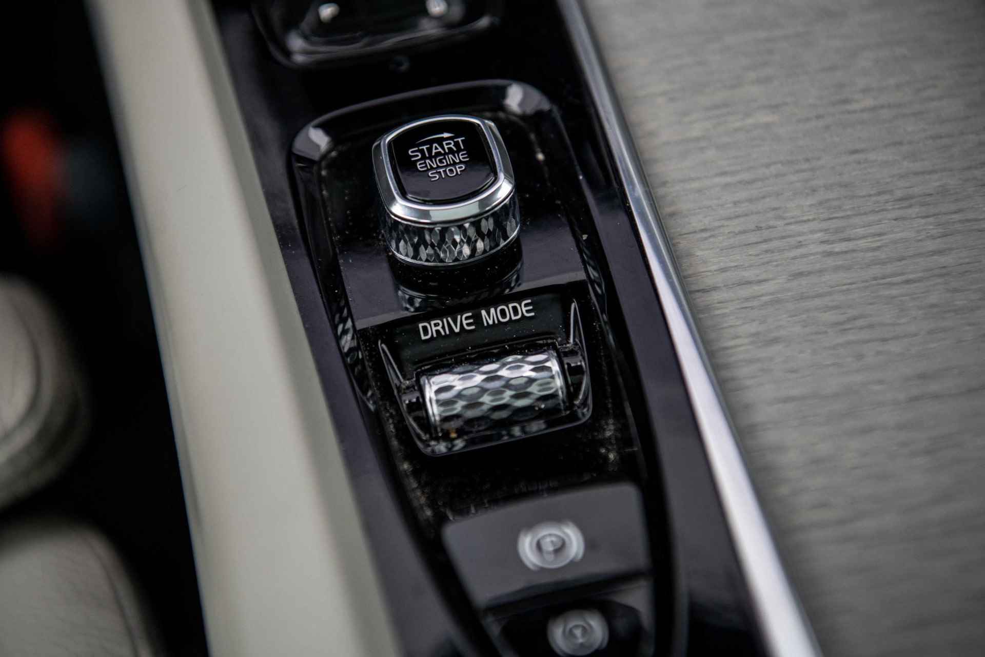 Volvo XC60 2.0 Recharge T6 AWD Inscription Fin. € 846 p/m | Trekhaak | Panoramadak | LED | Power Seats | Park Assist | Keyless | - 29/42
