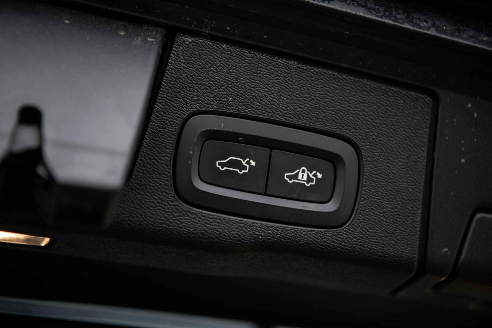 Volvo XC60 2.0 Recharge T6 AWD Inscription Fin. € 846 p/m | Trekhaak | Panoramadak | LED | Power Seats | Park Assist | Keyless | - 37/42
