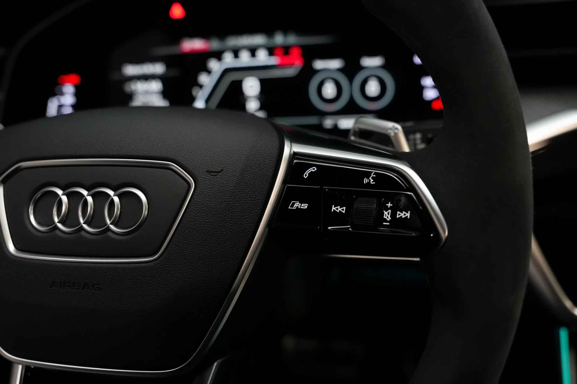 Audi RS6 Avant 600pk TFSI quattro |dynamic plus pakket|B&O Advanced|carbon pakket|luchtvering|keramisch|panoramadak|dynamic steering|HUD|BLIS|stoelventilatie|matrix LED| - 35/68