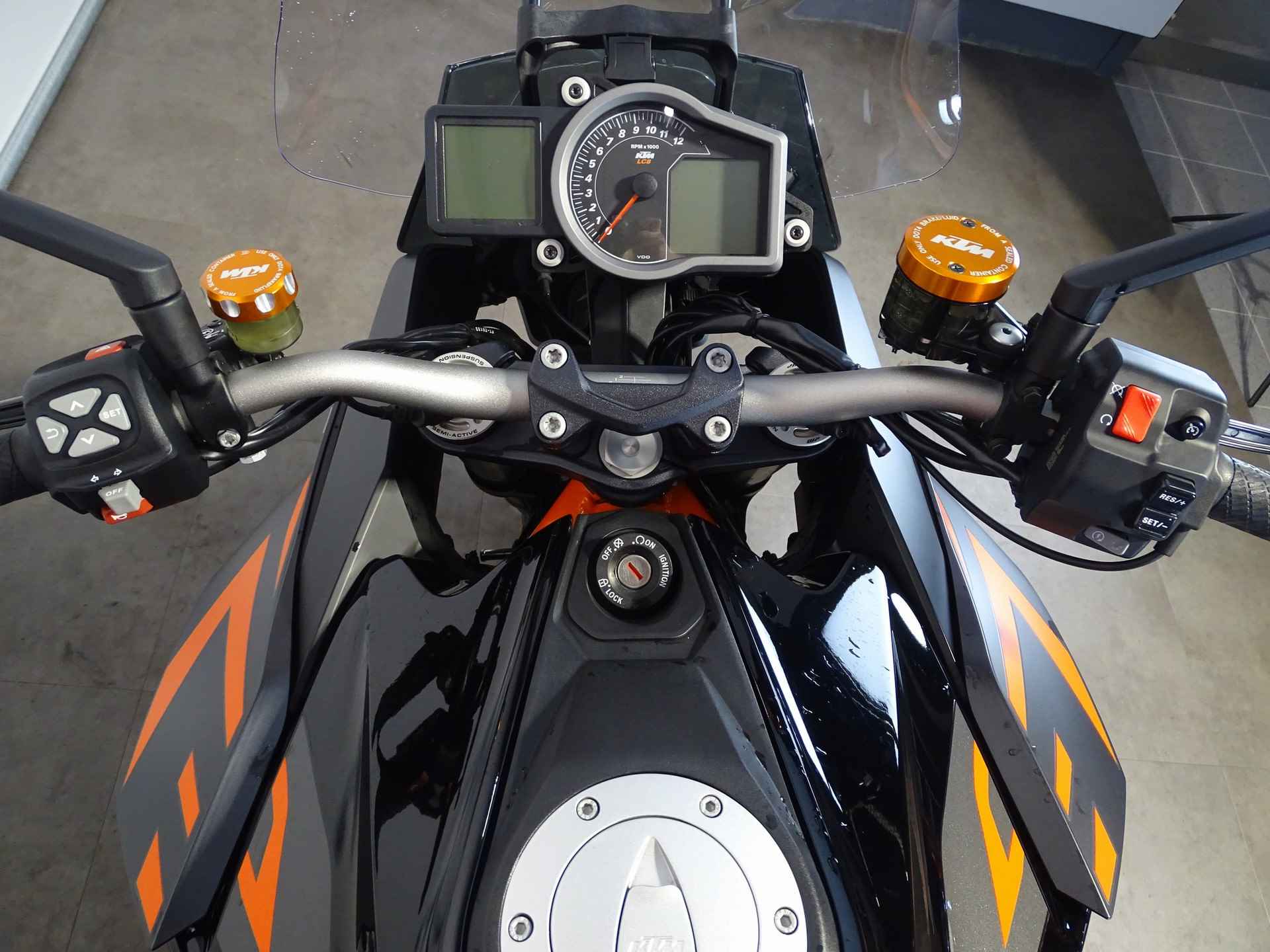 KTM 1290 SUPER DUKE GT - 7/9