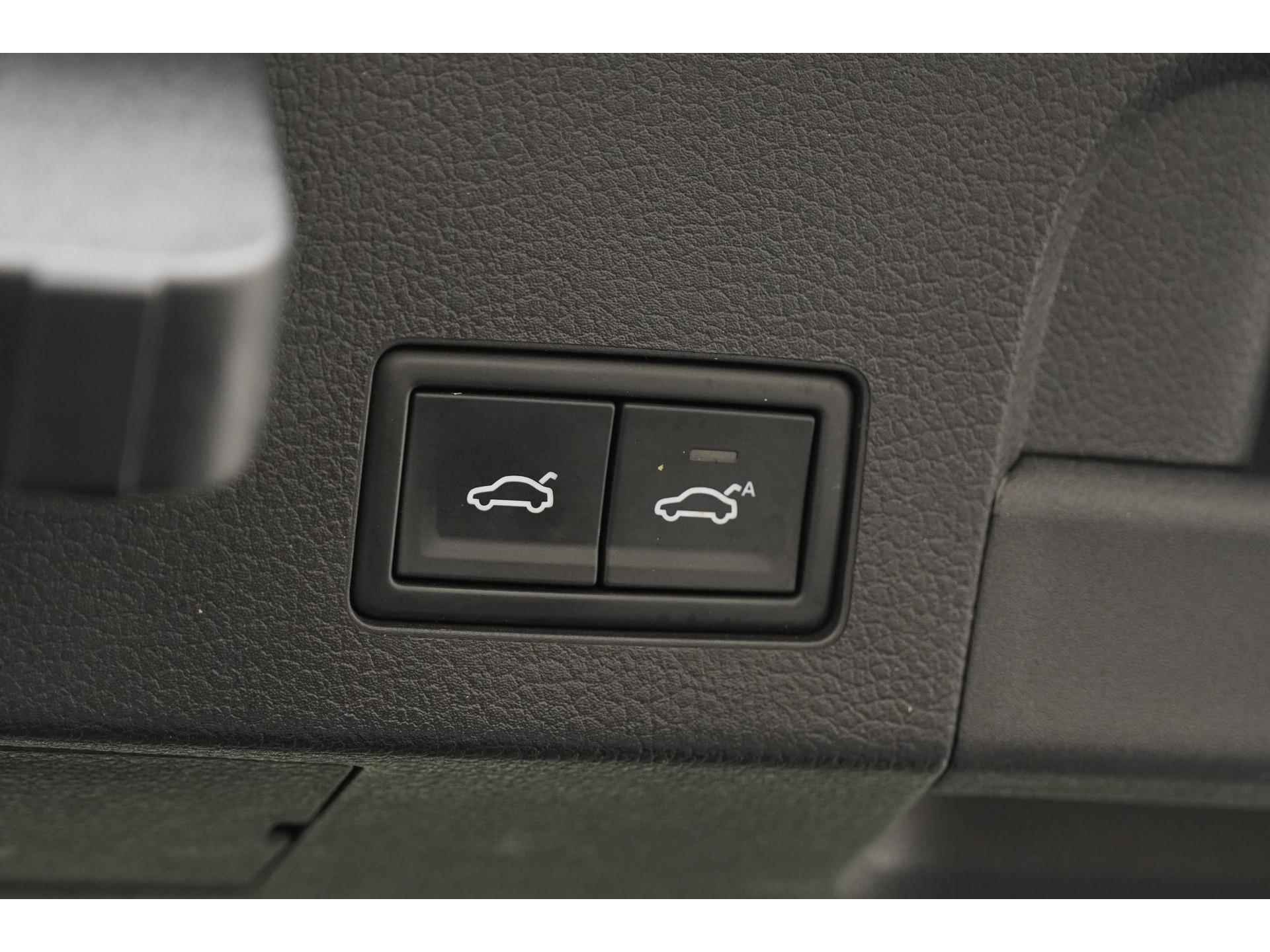 Volkswagen Passat 1.5 TSI Elegance DSG | Arteon | Schuifdak | Active Info Display | Trekhaak Uitklap | Zondag Open! - 24/43