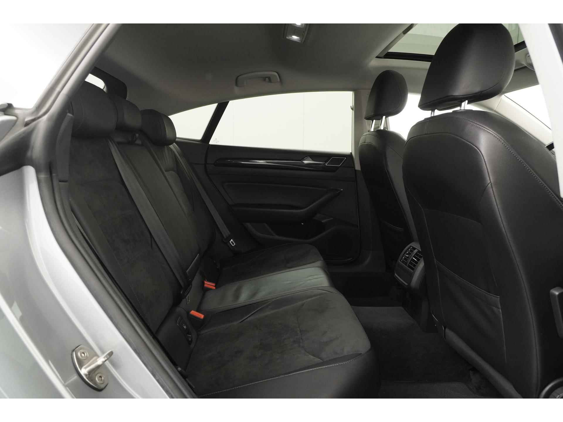 Volkswagen Passat 1.5 TSI Elegance DSG | Arteon | Schuifdak | Active Info Display | Trekhaak Uitklap | Zondag Open! - 25/43