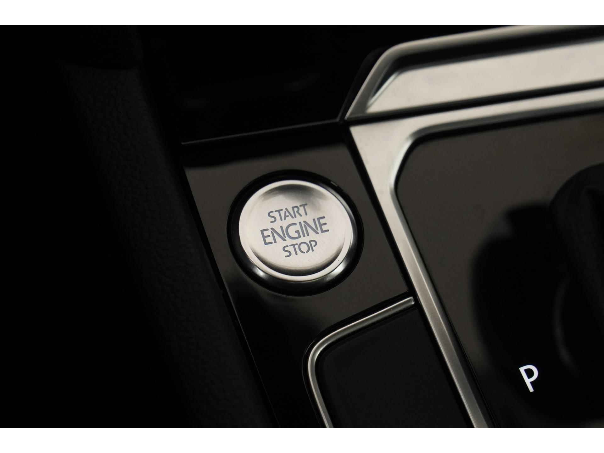 Volkswagen Passat 1.5 TSI Elegance DSG | Arteon | Schuifdak | Active Info Display | Trekhaak Uitklap | Zondag Open! - 30/43