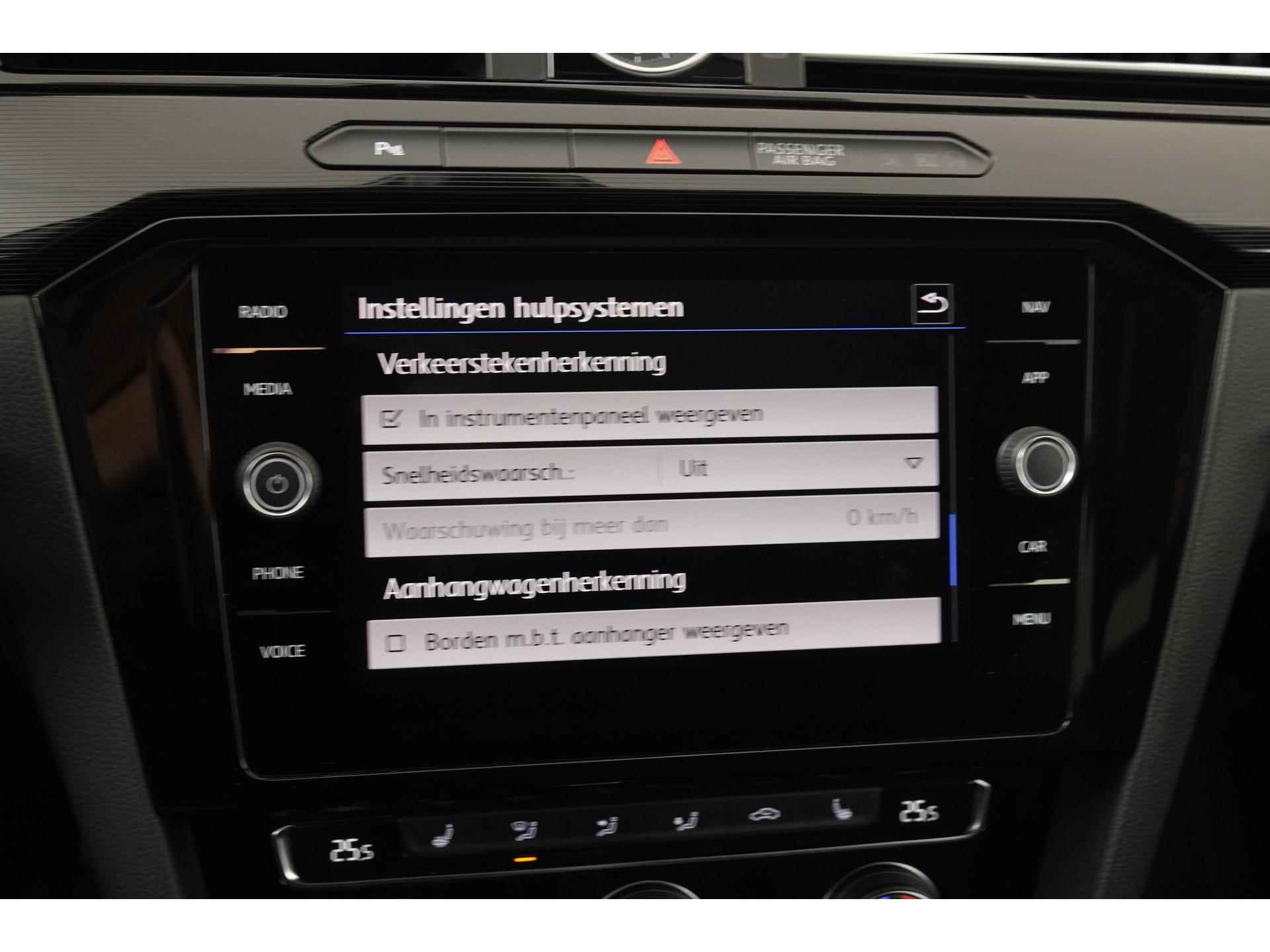 Volkswagen Passat 1.5 TSI Elegance DSG | Arteon | Schuifdak | Active Info Display | Trekhaak Uitklap | Zondag Open! - 42/43