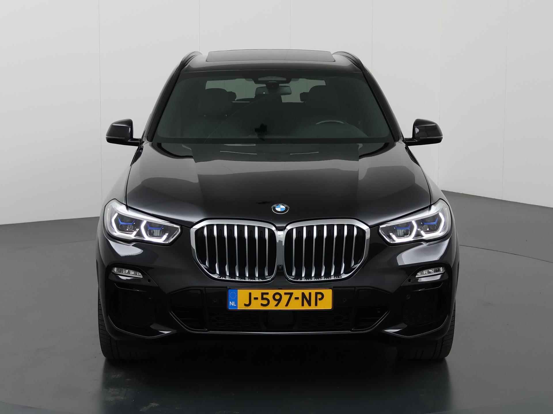 BMW X5 xDrive45e High Executive | M-Sport  | NL Auto | Laser Licht | Harman/Kardon | Comfortstoelen + Geheugen | Navigatie | Panoramadak | Luxe lederen bekleding | LED | DAB | CraftedClarity | 22" Lichtmetaal | HUD | - 4/56
