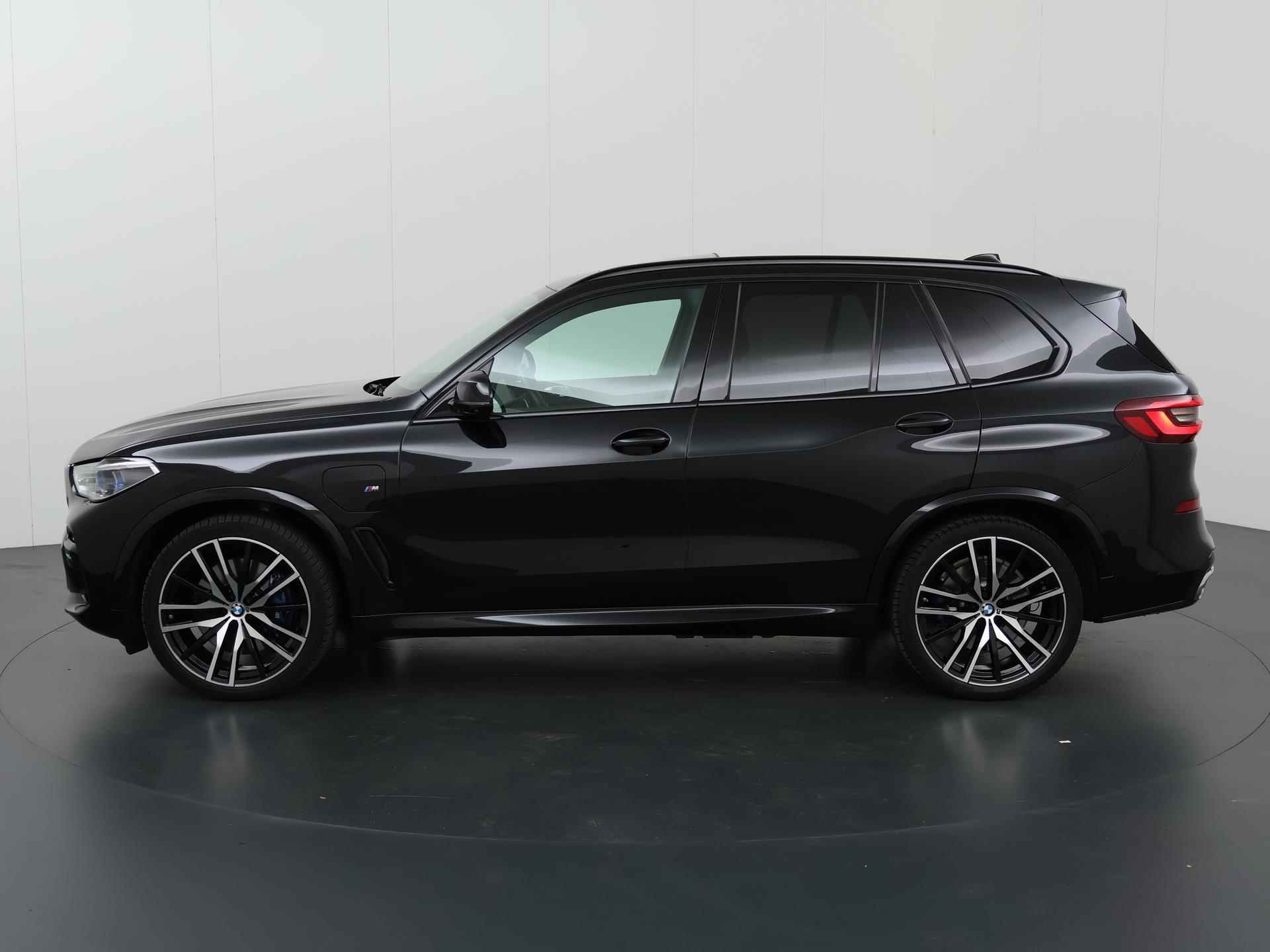 BMW X5 xDrive45e High Executive | M-Sport  | NL Auto | Laser Licht | Harman/Kardon | Comfortstoelen + Geheugen | Navigatie | Panoramadak | Luxe lederen bekleding | LED | DAB | CraftedClarity | 22" Lichtmetaal | HUD | - 6/56