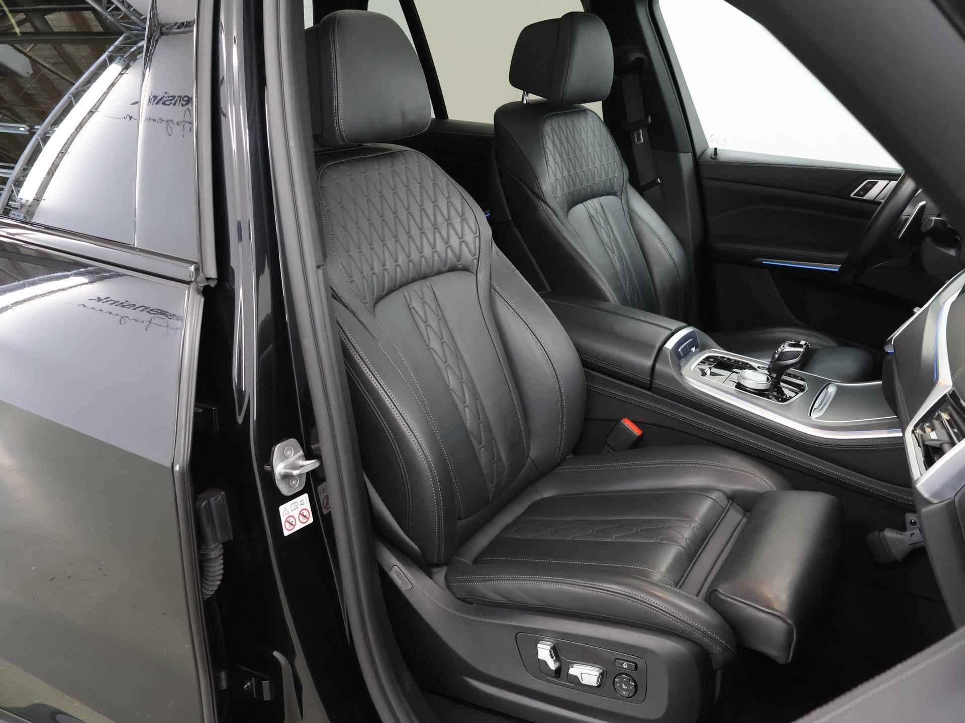 BMW X5 xDrive45e High Executive | M-Sport  | NL Auto | Laser Licht | Harman/Kardon | Comfortstoelen + Geheugen | Navigatie | Panoramadak | Luxe lederen bekleding | LED | DAB | CraftedClarity | 22" Lichtmetaal | HUD | - 11/56