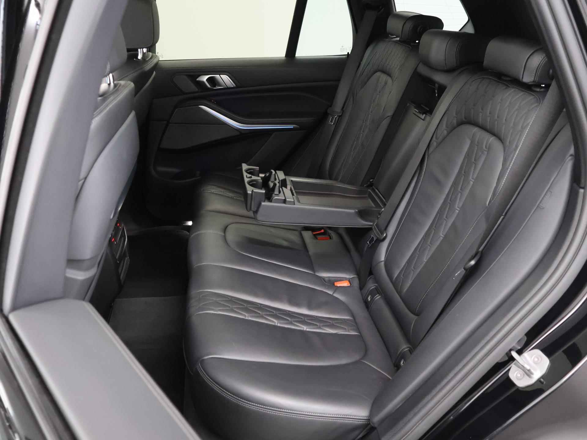 BMW X5 xDrive45e High Executive | M-Sport  | NL Auto | Laser Licht | Harman/Kardon | Comfortstoelen + Geheugen | Navigatie | Panoramadak | Luxe lederen bekleding | LED | DAB | CraftedClarity | 22" Lichtmetaal | HUD | - 12/56