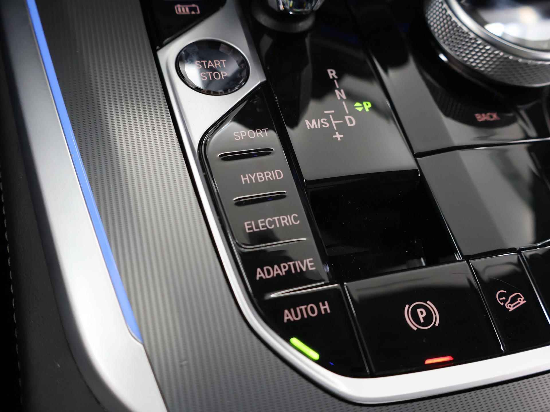 BMW X5 xDrive45e High Executive | M-Sport  | NL Auto | Laser Licht | Harman/Kardon | Comfortstoelen + Geheugen | Navigatie | Panoramadak | Luxe lederen bekleding | LED | DAB | CraftedClarity | 22" Lichtmetaal | HUD | - 28/56