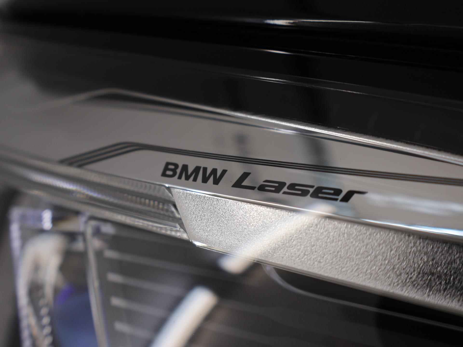 BMW X5 xDrive45e High Executive | M-Sport  | NL Auto | Laser Licht | Harman/Kardon | Comfortstoelen + Geheugen | Navigatie | Panoramadak | Luxe lederen bekleding | LED | DAB | CraftedClarity | 22" Lichtmetaal | HUD | - 52/56