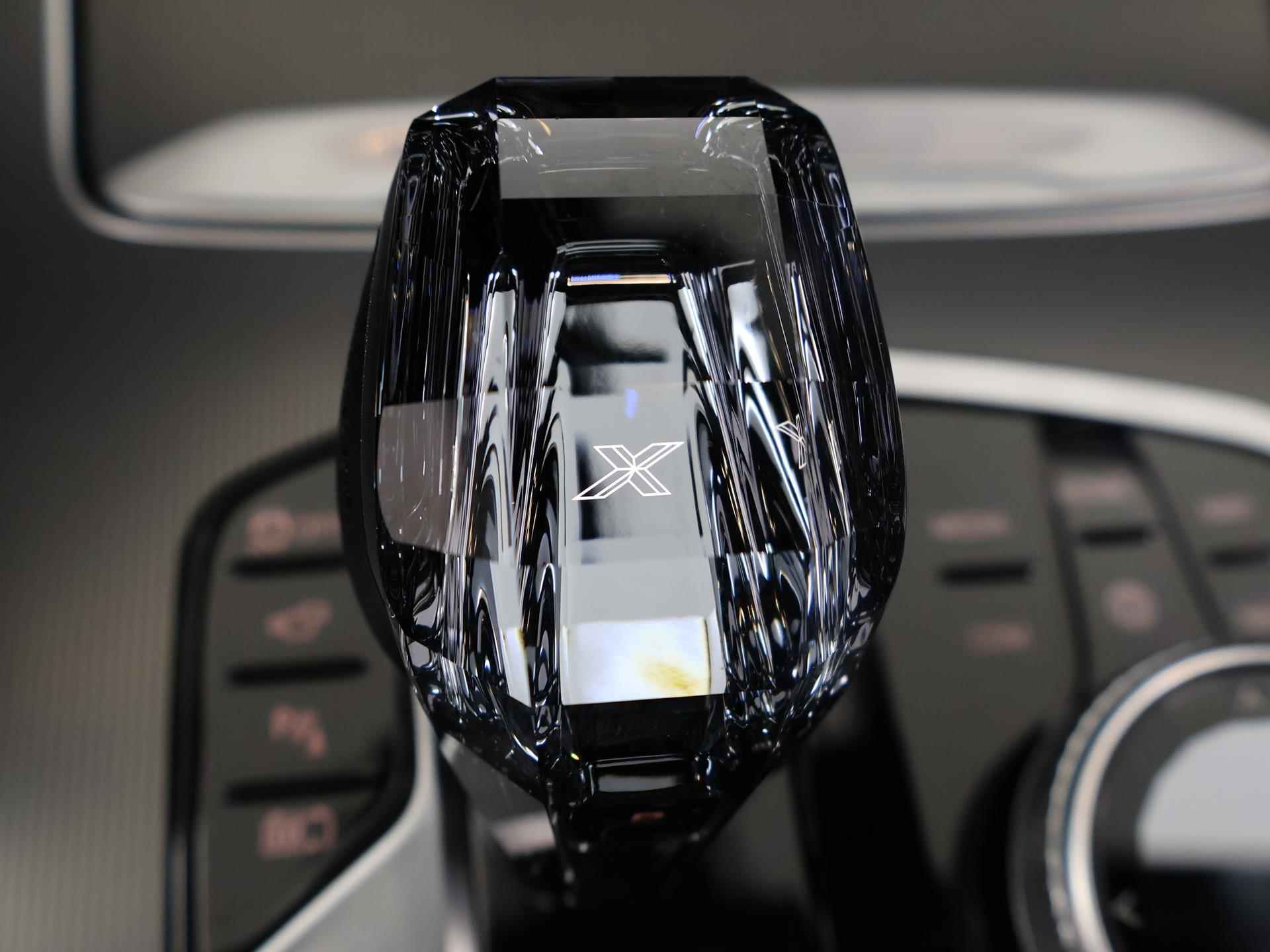 BMW X5 xDrive45e High Executive | M-Sport  | NL Auto | Laser Licht | Harman/Kardon | Comfortstoelen + Geheugen | Navigatie | Panoramadak | Luxe lederen bekleding | LED | DAB | CraftedClarity | 22" Lichtmetaal | HUD | - 55/56