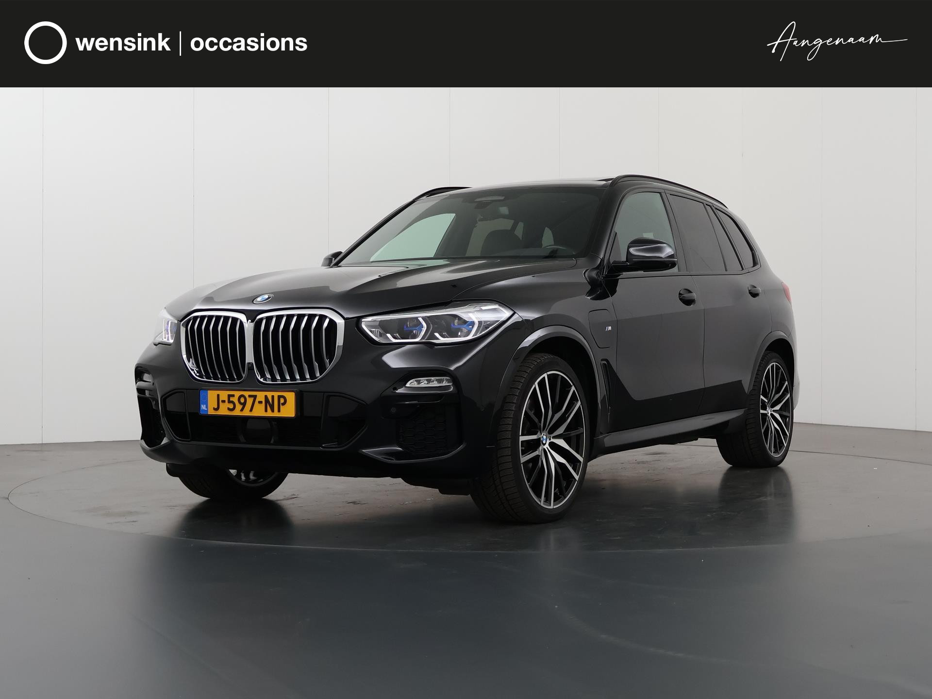 BMW X5 xDrive45e High Executive | M-Sport  | NL Auto | Laser Licht | Harman/Kardon | Comfortstoelen + Geheugen | Navigatie | Panoramadak | Luxe lederen bekleding | LED | DAB | CraftedClarity | 22" Lichtmetaal | HUD |
