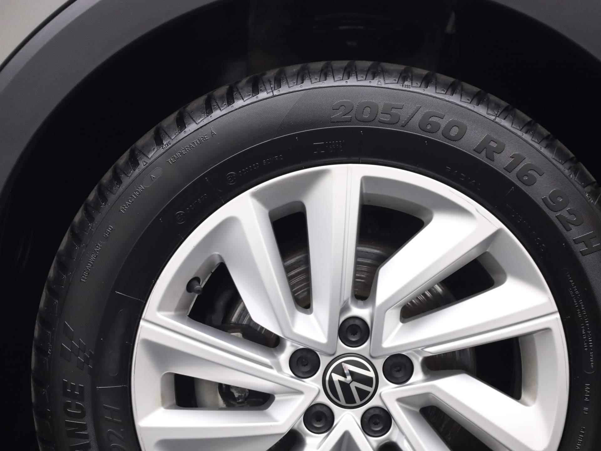 Volkswagen T-Cross 1.0TSI/110PK Advance DSG · Navigatie · Parkeersensoren · Stoelverwarming - 23/37