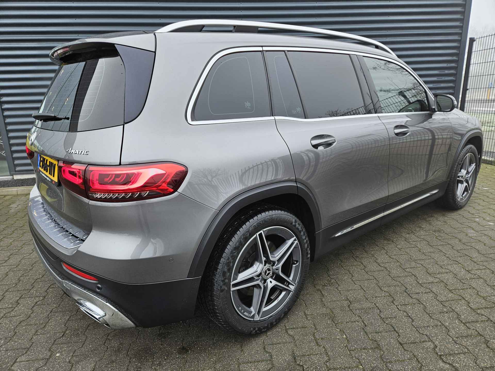 Mercedes-Benz GLB 250 4MATIC AMG 225pk Dealer O.H | Panodak | Trekhaak af Fabriek | 360 Camera | Widescreen Navi | Apple Carplay | Alcantara Sportstoelen Verwarmd | Sfeerverlichting | - 4/19