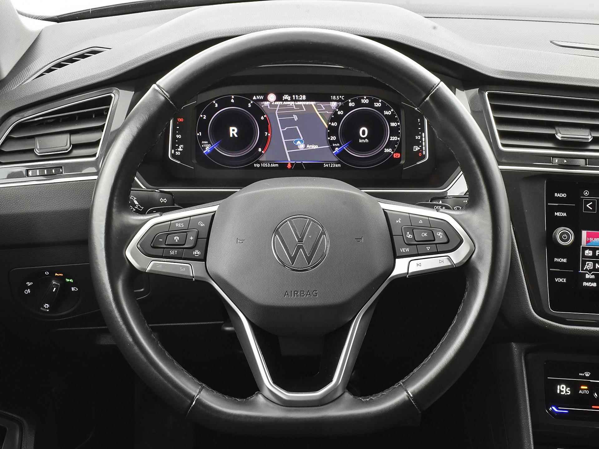 Volkswagen Tiguan Allspace 1.5 Tsi 150pk DSG Elegance 7p. | ACC | Keyless | Elek. Trekhaak | Elek. Achterklep | 7 Pers. | Camera | Park Assist | 18'' Inch | Garantie t/m 27-06-2026 of 100.000km - 12/29