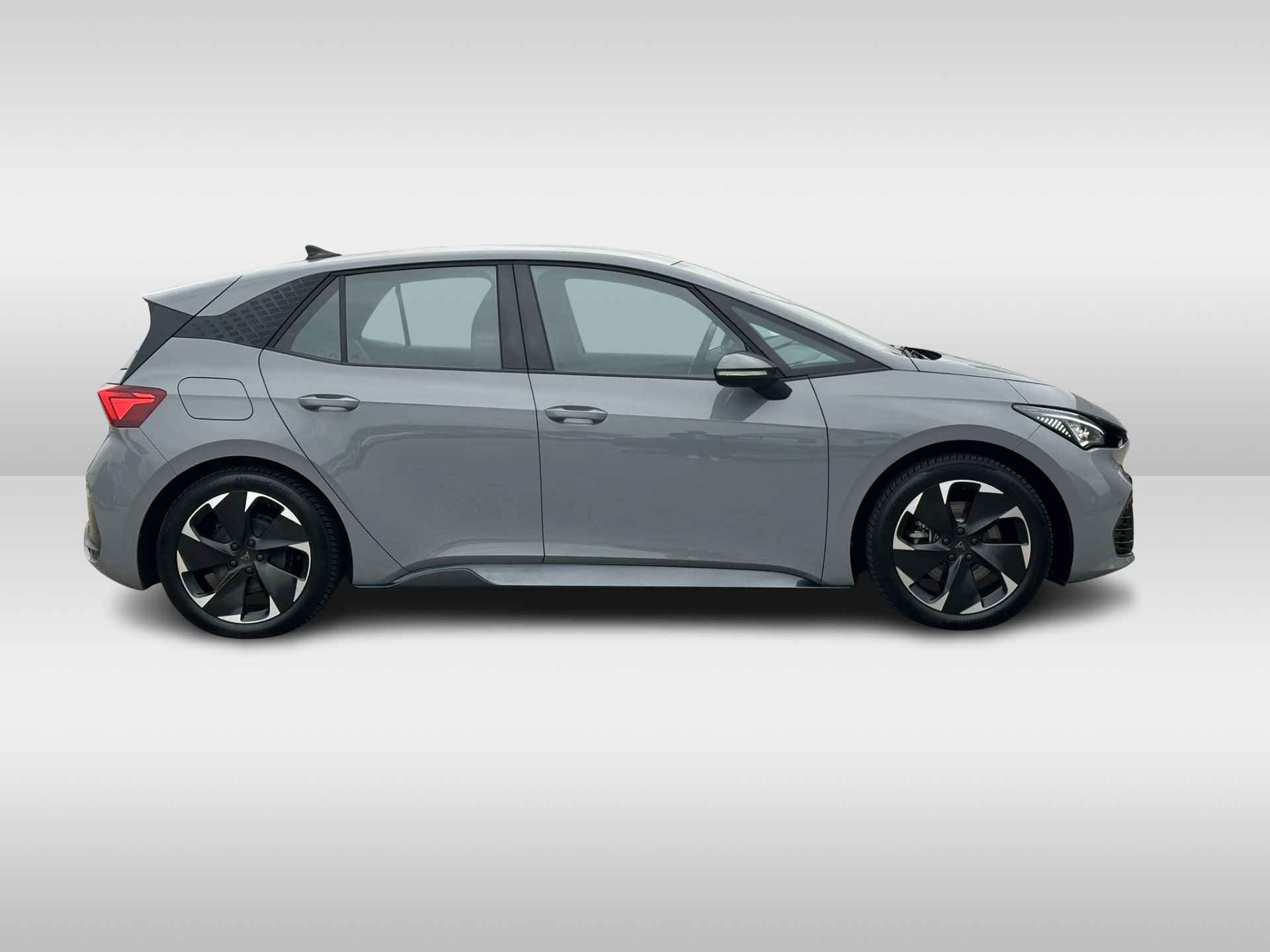 CUPRA Born Business One 62 kWh 204pk / 19" LMV / Navi / Camera / LED / Stuur en Stoelverwarming / €2000,- Subsidie Mogelijk P4 - 9/25