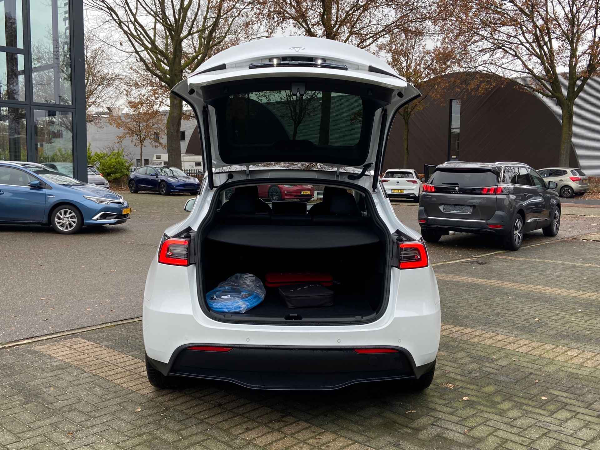 Tesla Model Y Long Range AWD 75 kWh | AUTOPILOT | PANO | LEDER | TESLA GARANTIE T/M 9-2026 - 7/28