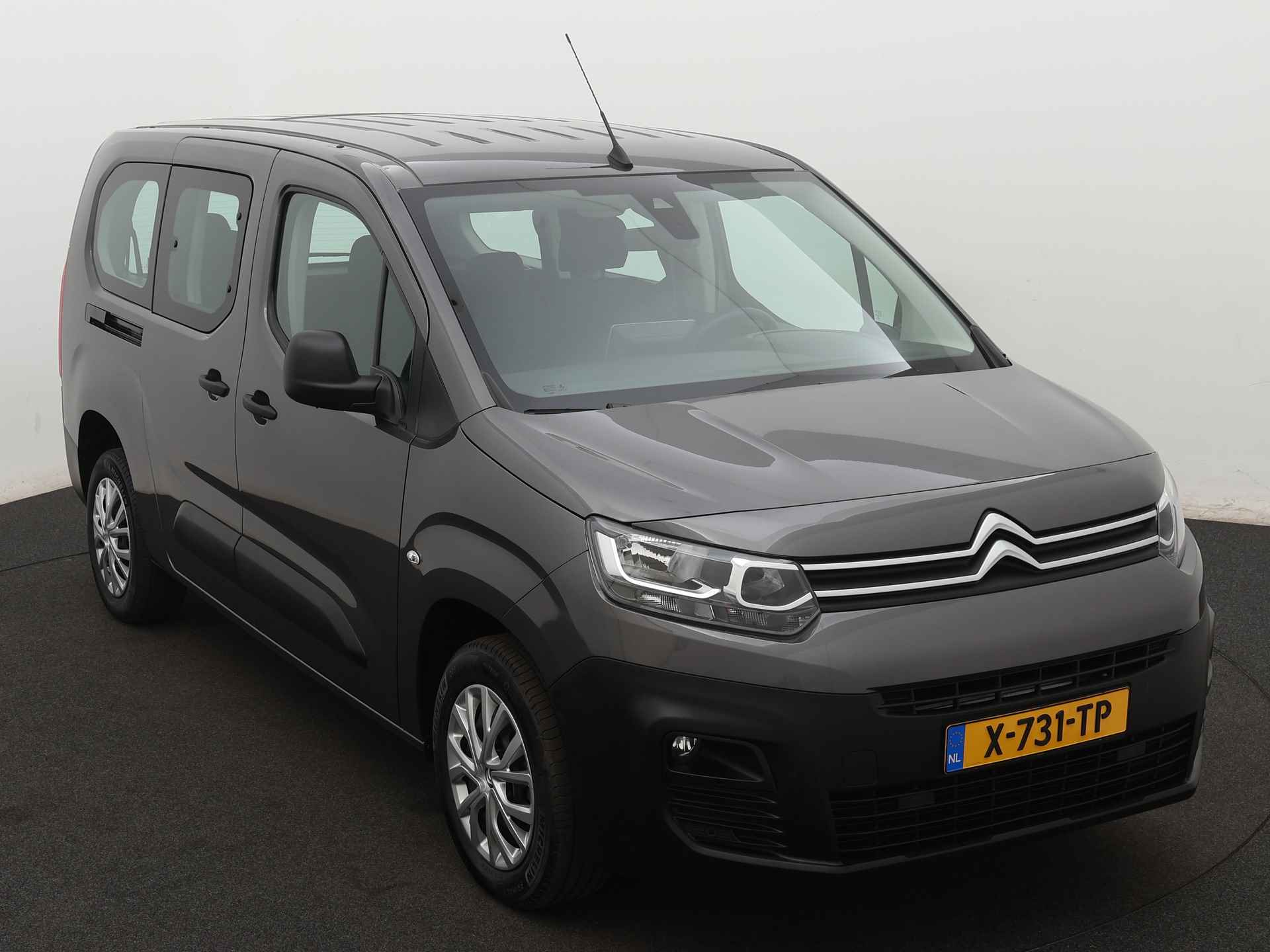 Citroën Berlingo XL 1.2 PureTech Shine 7p. Ingepland voor nieuwe bodemverlaging t.b.v. rolstoelvervoer (Prijs incl. bodemverlaging) - 24/37