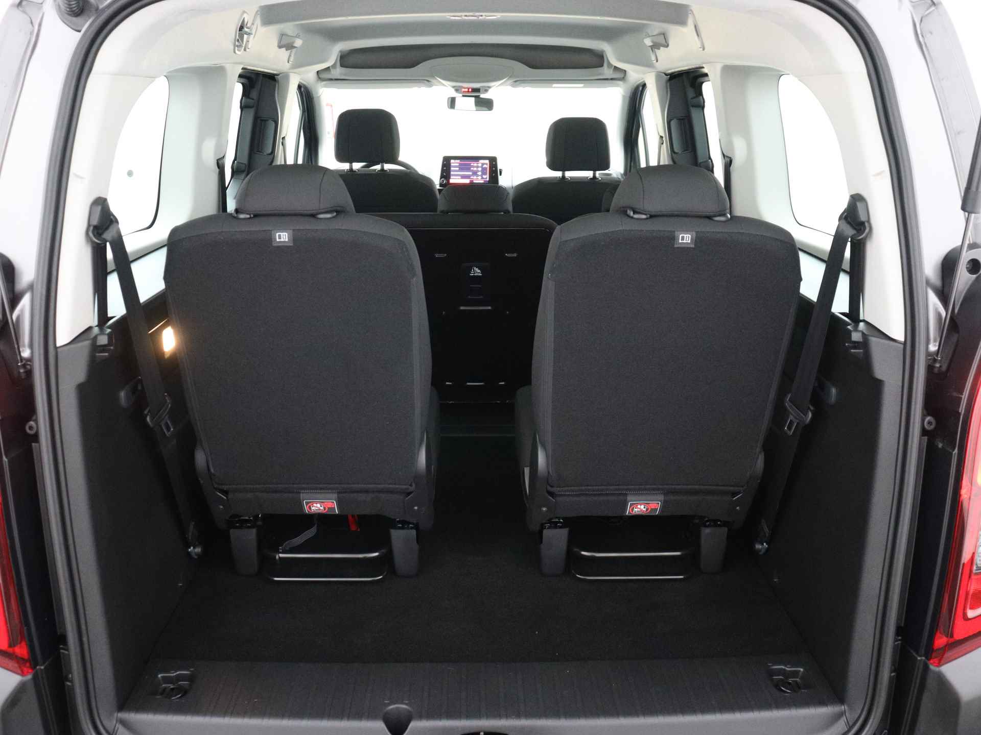 Citroën Berlingo XL 1.2 PureTech Shine 7p. Ingepland voor nieuwe bodemverlaging t.b.v. rolstoelvervoer (Prijs incl. bodemverlaging) - 31/37