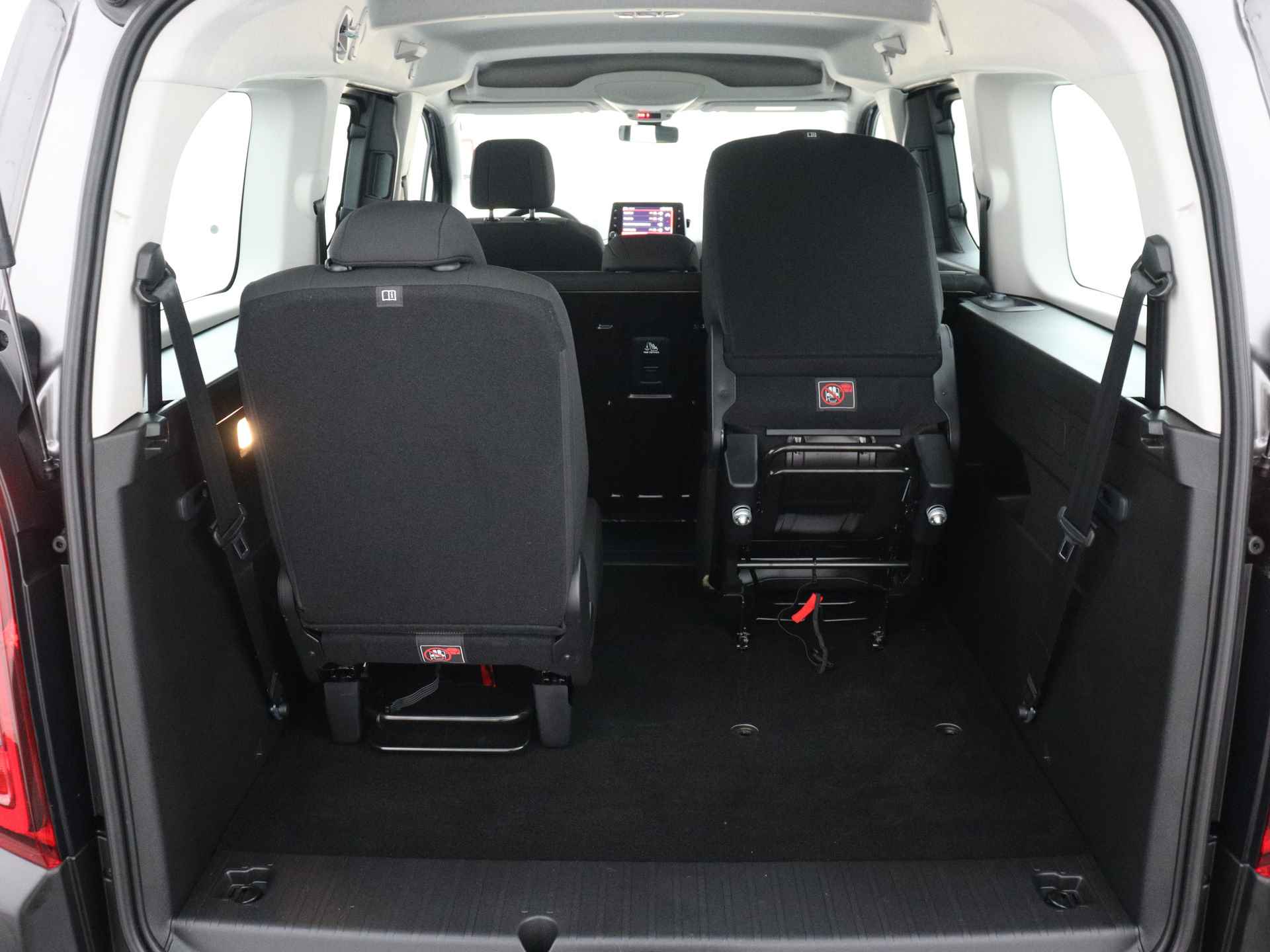 Citroën Berlingo XL 1.2 PureTech Shine 7p. Ingepland voor nieuwe bodemverlaging t.b.v. rolstoelvervoer (Prijs incl. bodemverlaging) - 32/37