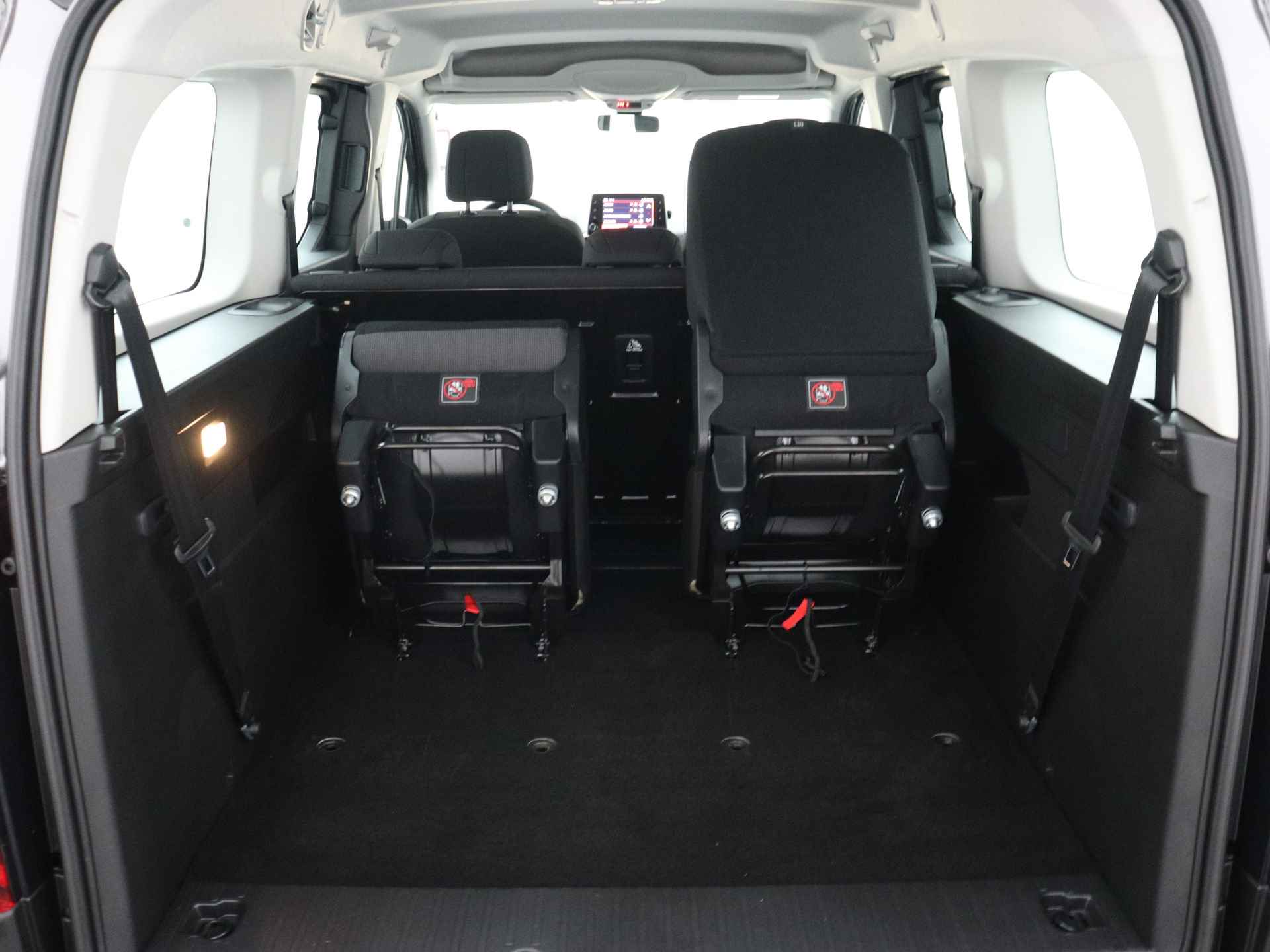 Citroën Berlingo XL 1.2 PureTech Shine 7p. Ingepland voor nieuwe bodemverlaging t.b.v. rolstoelvervoer (Prijs incl. bodemverlaging) - 33/37