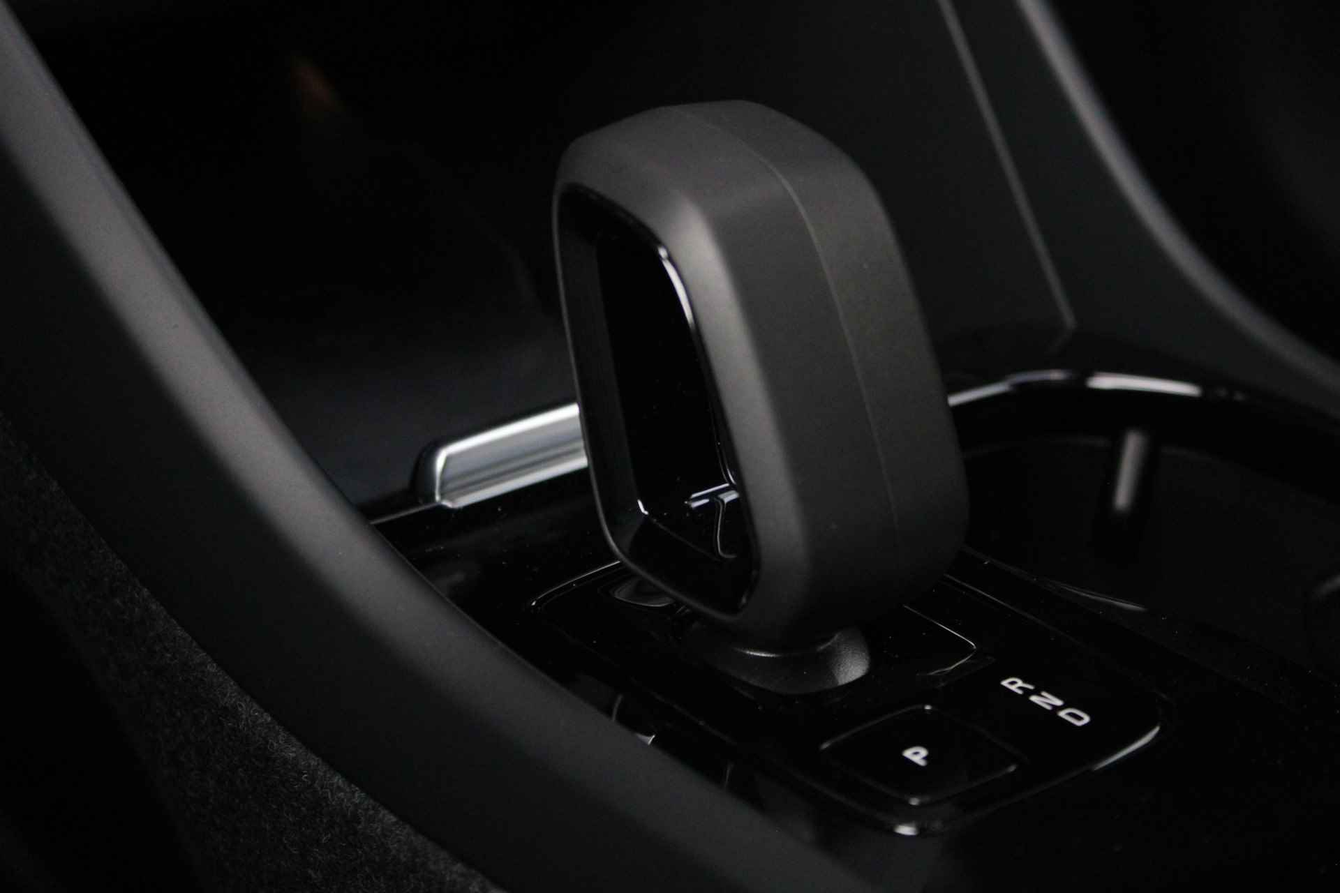 Volvo C40 Single Motor Plus | Warmtepomp | Adaptive Cruise | 20-inch | Camera | Mircotech-Nubuck | Stuur/Stoelverwarming - 26/37