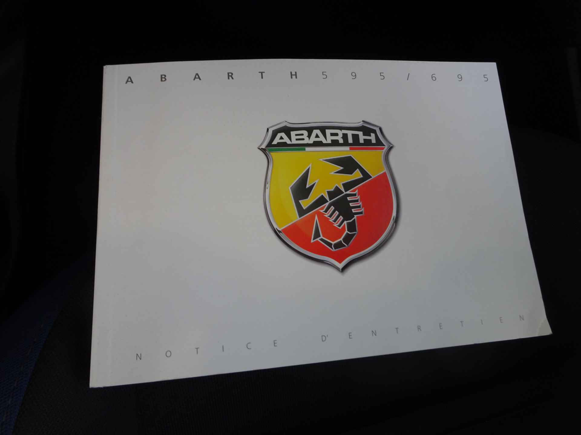 Abarth 500 1.4 T-Jet 160PK Abarth Turismo 70th Anniversary SPORT UITLAAT | Camera | Navigatie ! | Yamaha Factory Racing | Gelimiteerd 2000 stuks !! - 8/40