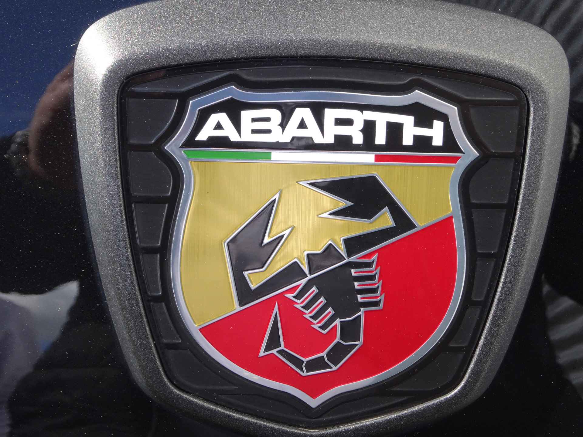 Abarth 500 1.4 T-Jet 160PK Abarth Turismo 70th Anniversary SPORT UITLAAT | Camera | Navigatie ! | Yamaha Factory Racing | Gelimiteerd 2000 stuks !! - 26/40