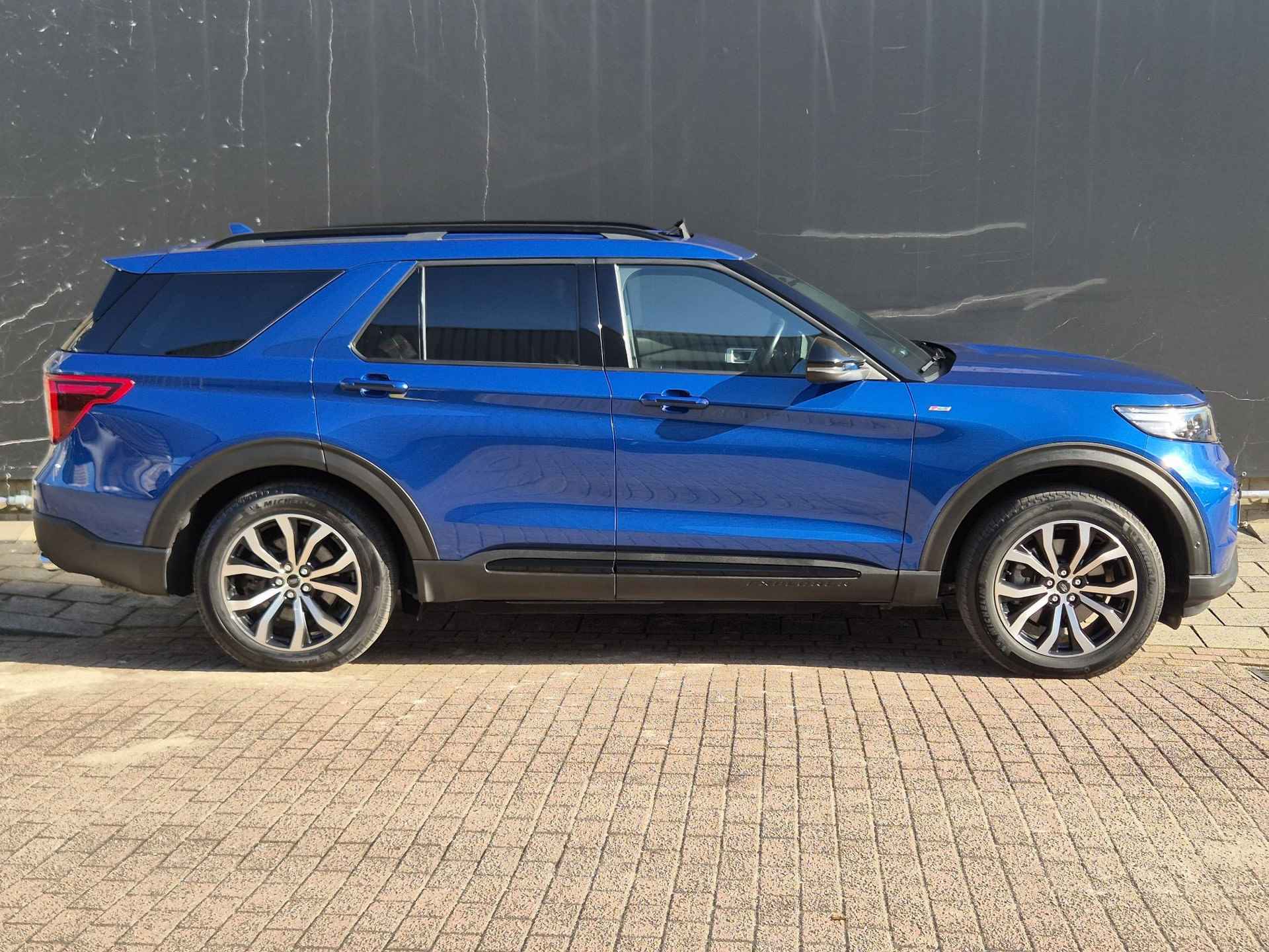 Ford Explorer 3.0 V6 EcoBoost PHEV ST-Line | Trekhaak | Panorama Dak | Adaptief Cruise Control | 360° Camera | Stoel + Stuurverwarming | Dealer Onderhouden | - 4/47