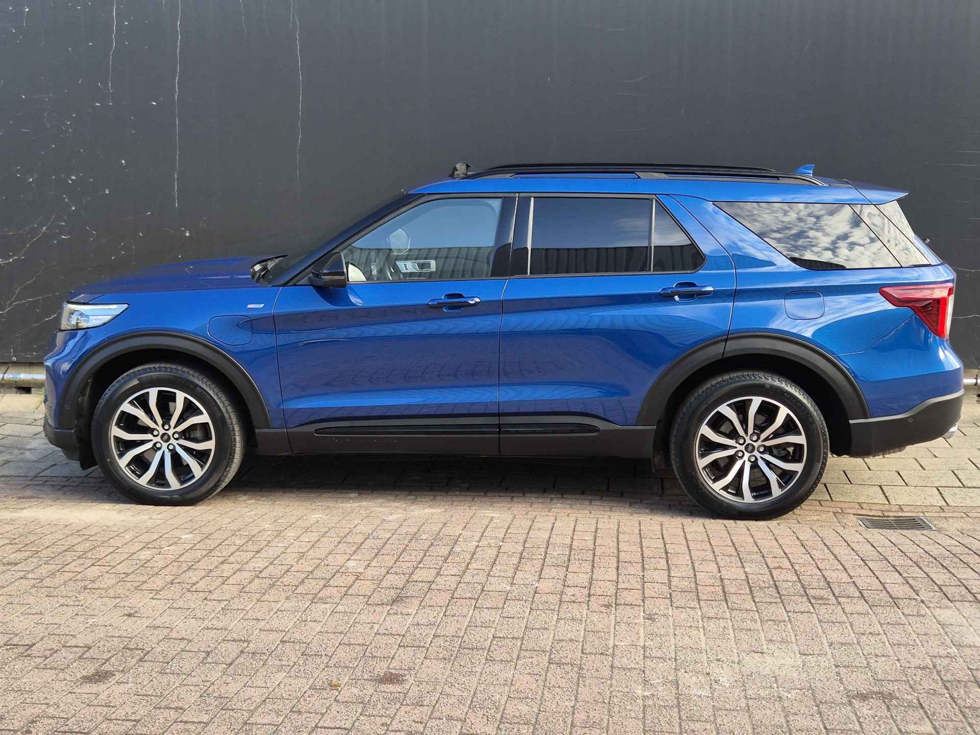 Ford Explorer 3.0 V6 EcoBoost PHEV ST-Line | Trekhaak | Panorama Dak | Adaptief Cruise Control | 360° Camera | Stoel + Stuurverwarming | Dealer Onderhouden | - 8/47