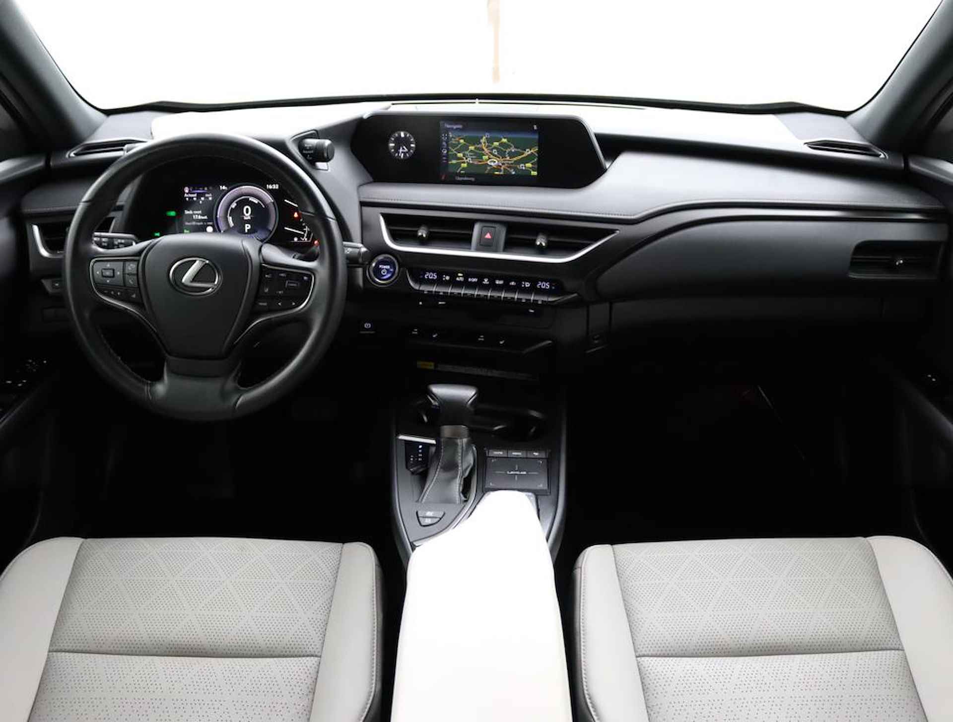 Lexus UX 250h Luxury Line | Blind Spot Monitor | Stoelverwarming | Parkeersensoren | Navigatie | - 4/61