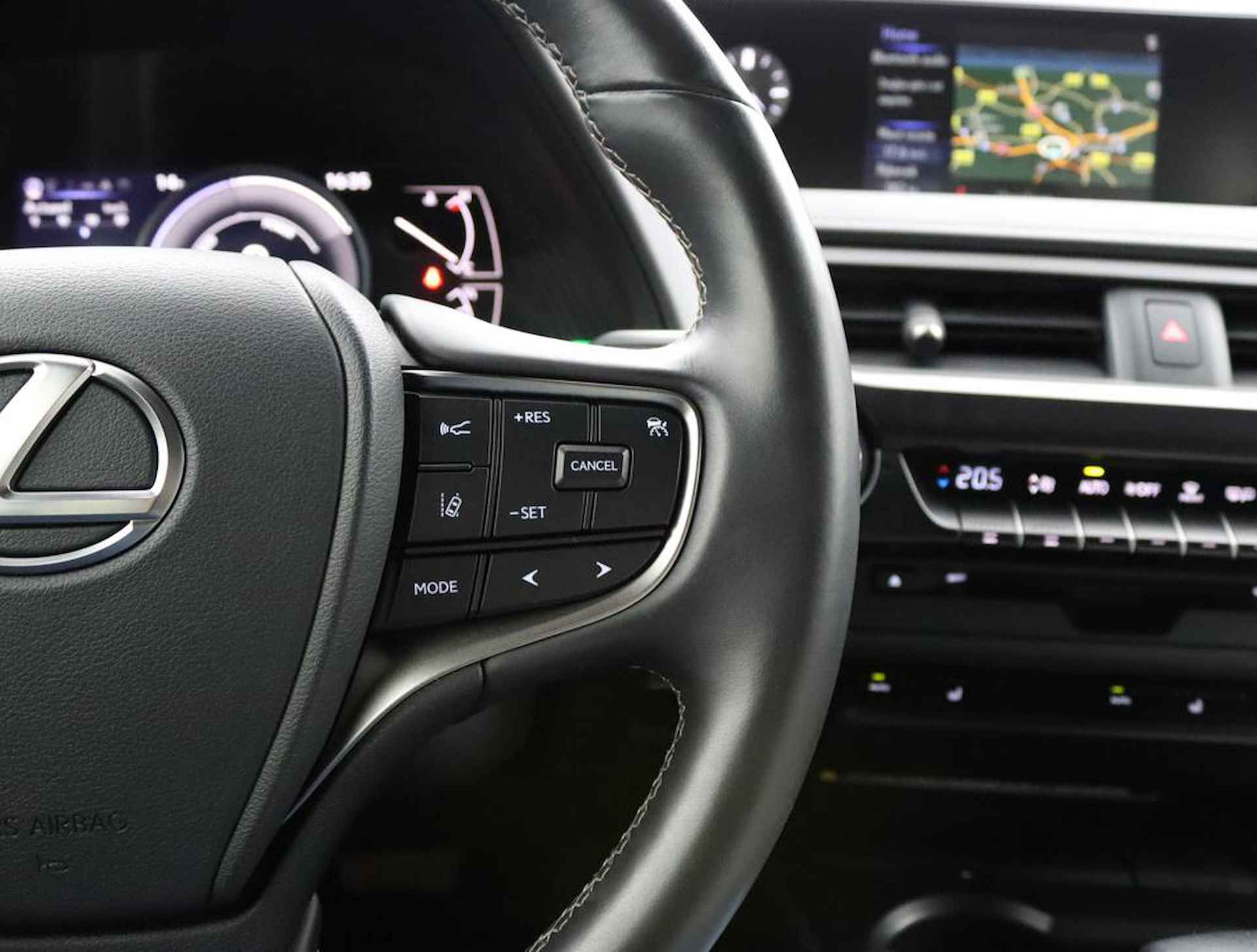 Lexus UX 250h Luxury Line | Blind Spot Monitor | Stoelverwarming | Parkeersensoren | Navigatie | - 21/61