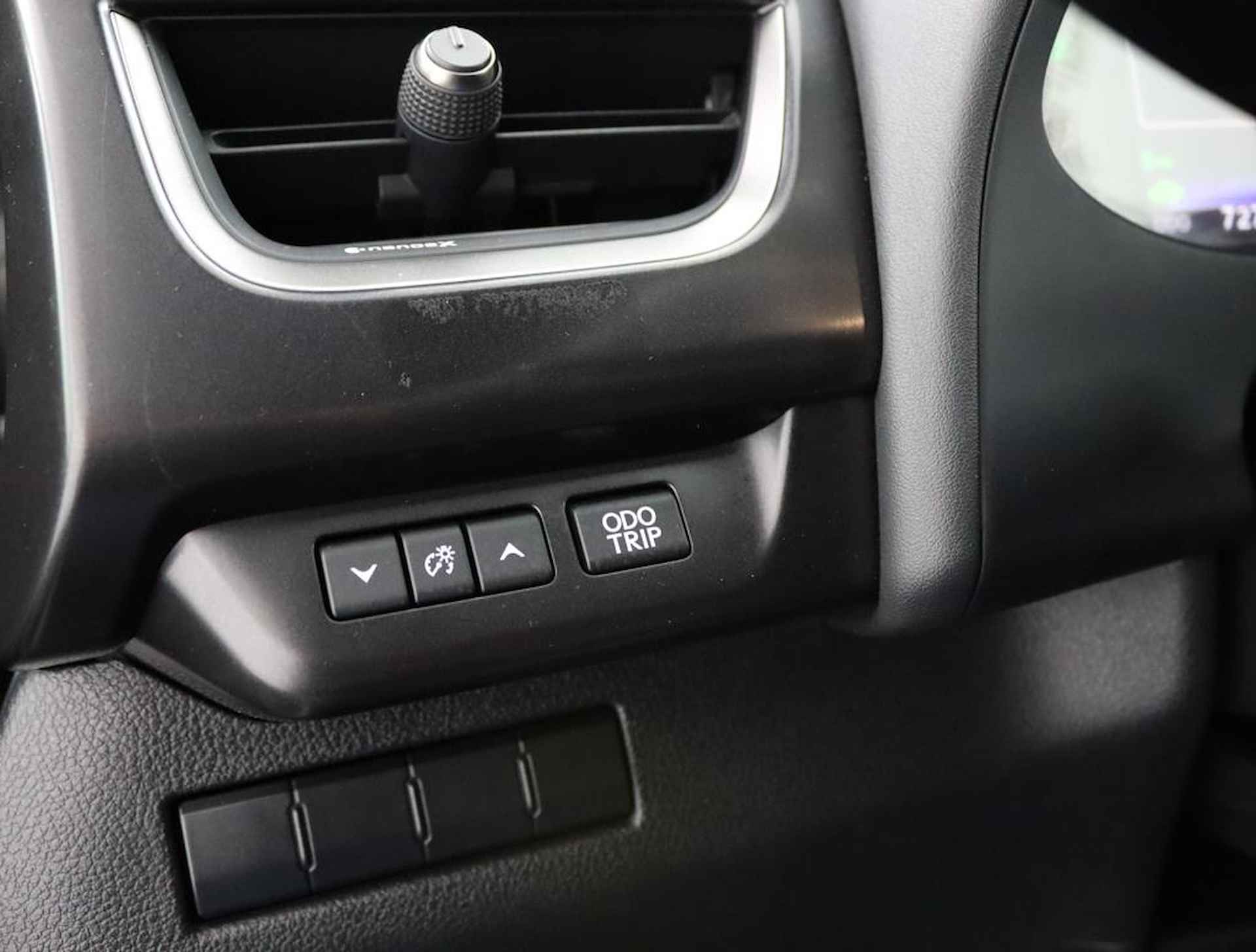 Lexus UX 250h Luxury Line | Blind Spot Monitor | Stoelverwarming | Parkeersensoren | Navigatie | - 29/61