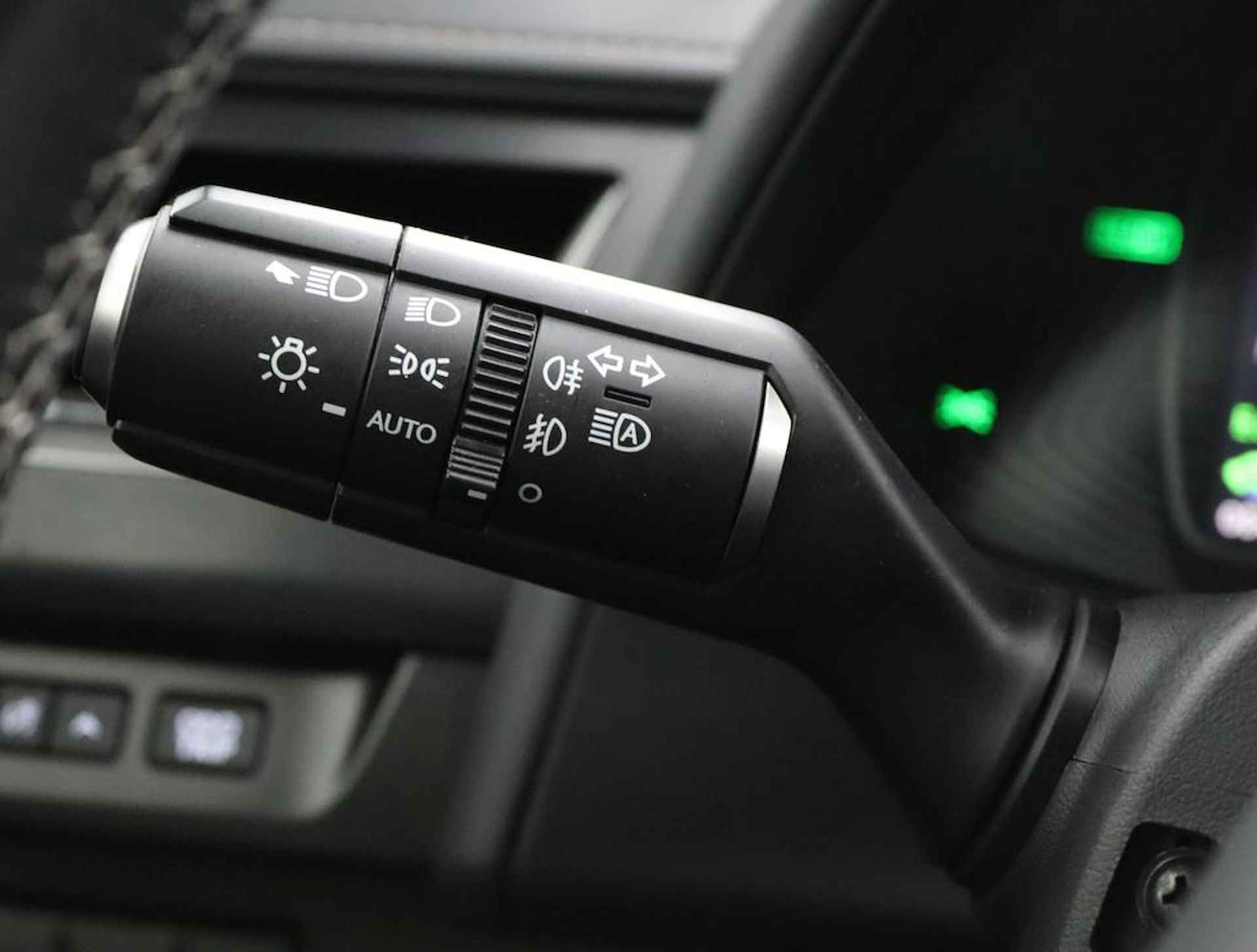 Lexus UX 250h Luxury Line | Blind Spot Monitor | Stoelverwarming | Parkeersensoren | Navigatie | - 30/61