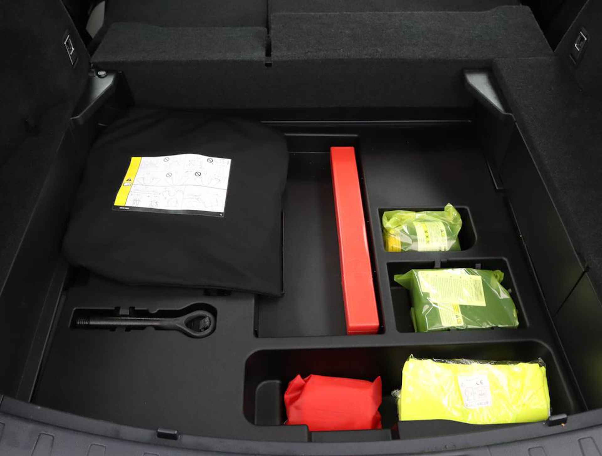 Lexus UX 250h Luxury Line | Blind Spot Monitor | Stoelverwarming | Parkeersensoren | Navigatie | - 33/61
