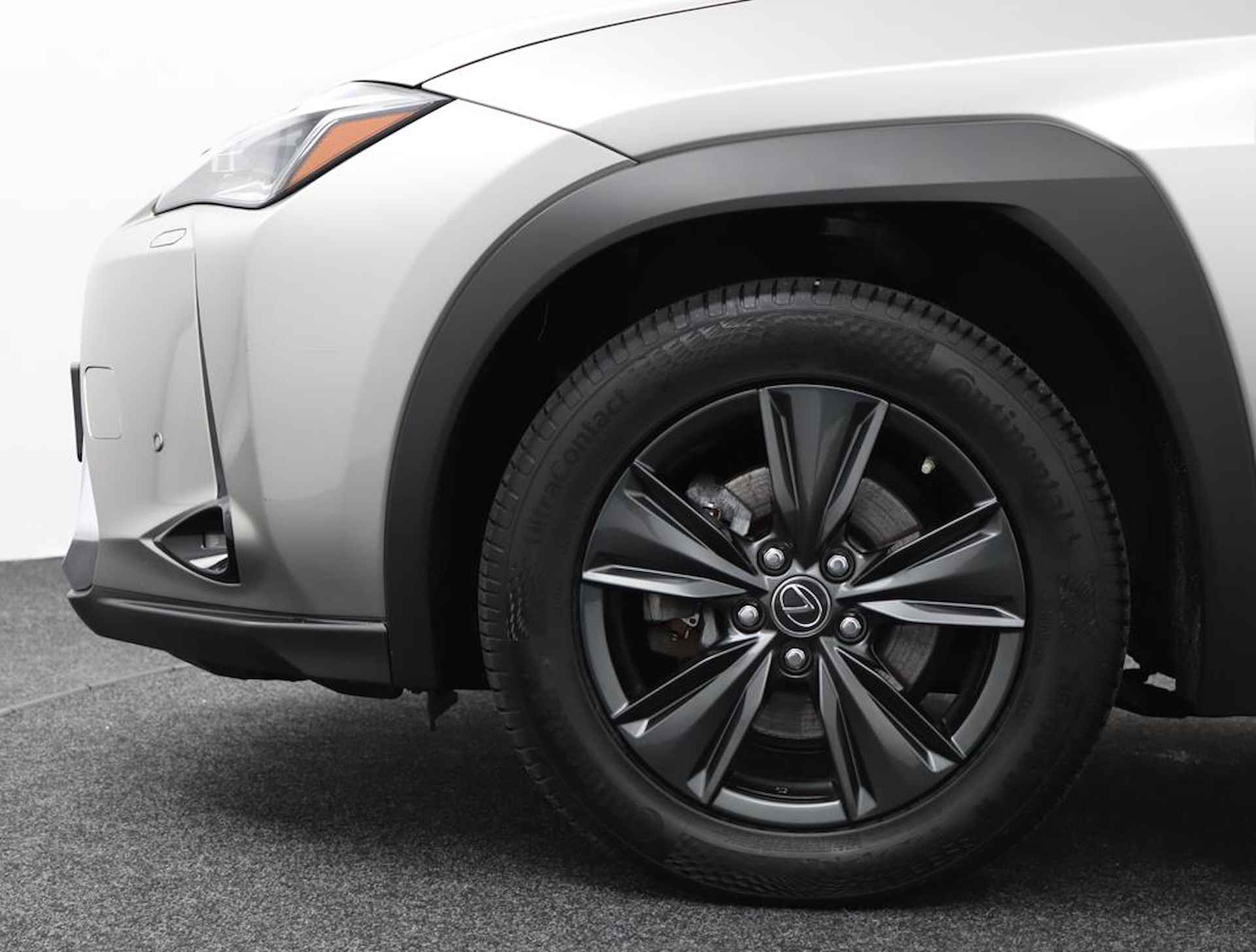 Lexus UX 250h Luxury Line | Blind Spot Monitor | Stoelverwarming | Parkeersensoren | Navigatie | - 37/61